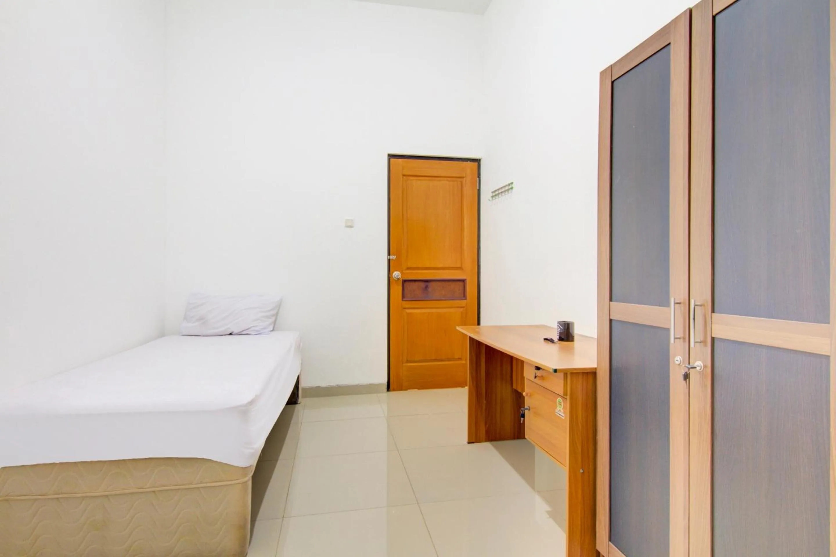 Bedroom, Bed in OYO Life 89990 Kost Waterfront 75 Sub