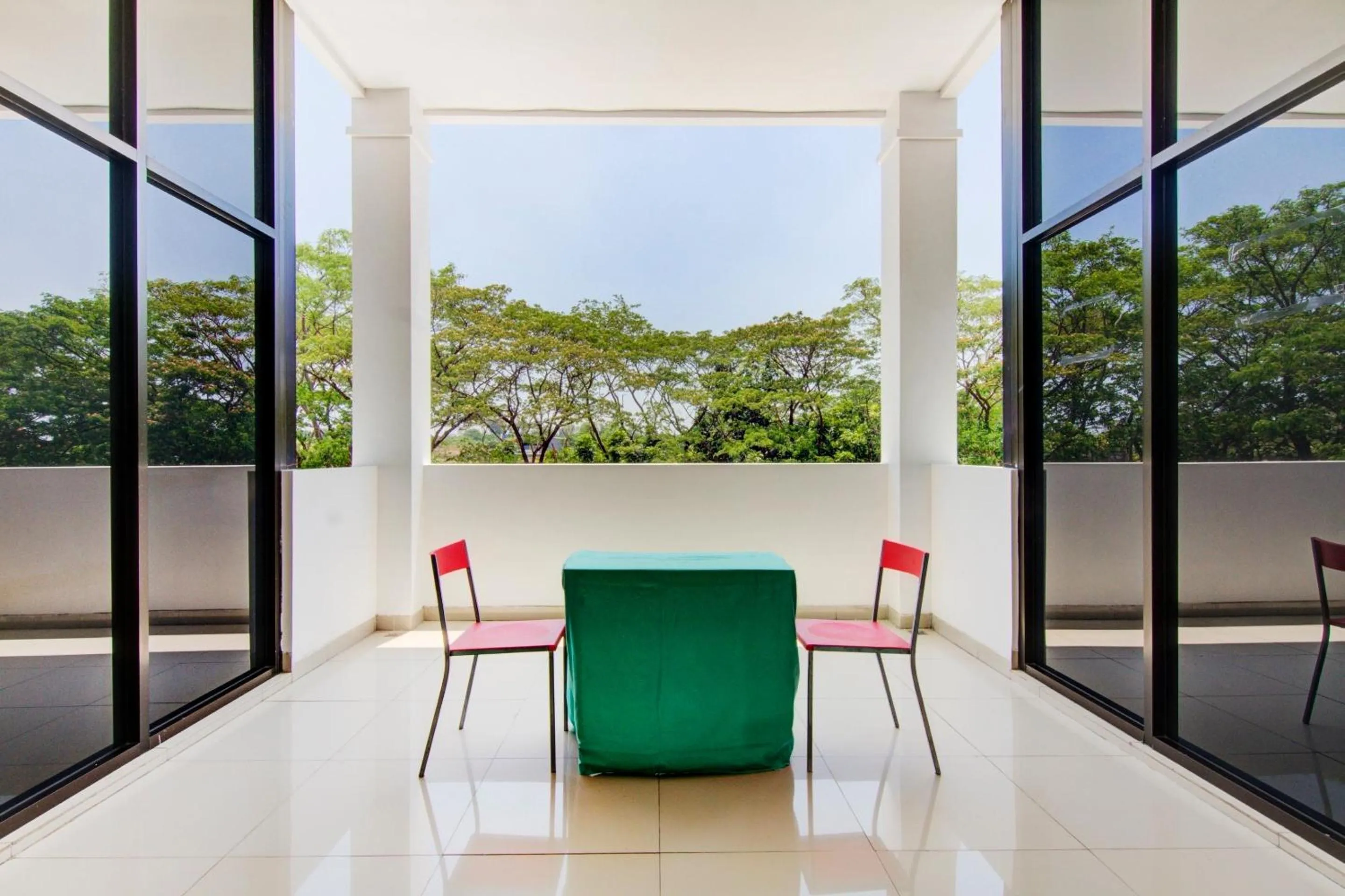 Balcony/Terrace in OYO Life 89990 Kost Waterfront 75 Sub