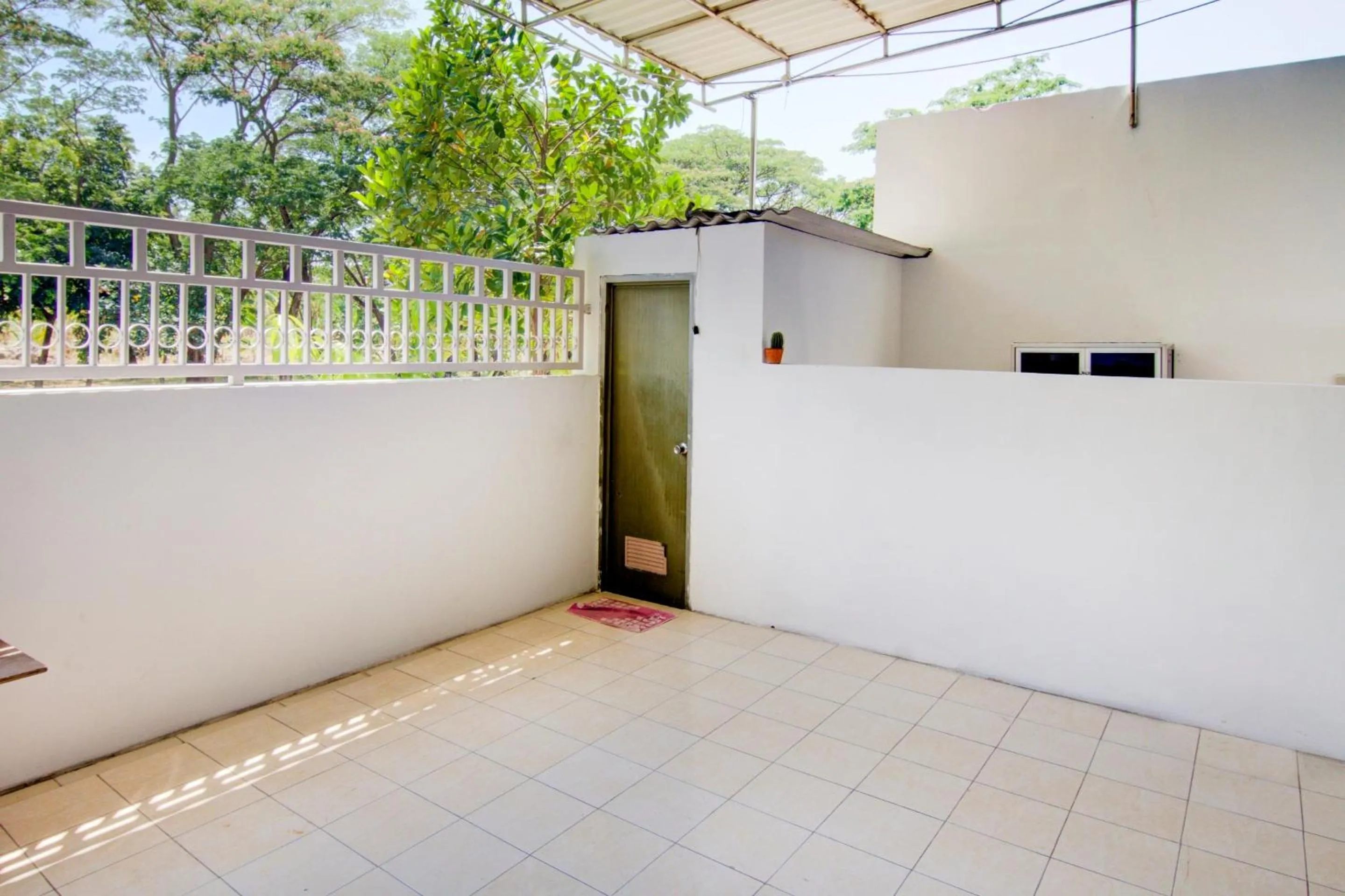 On site in OYO Life 89990 Kost Waterfront 75 Sub