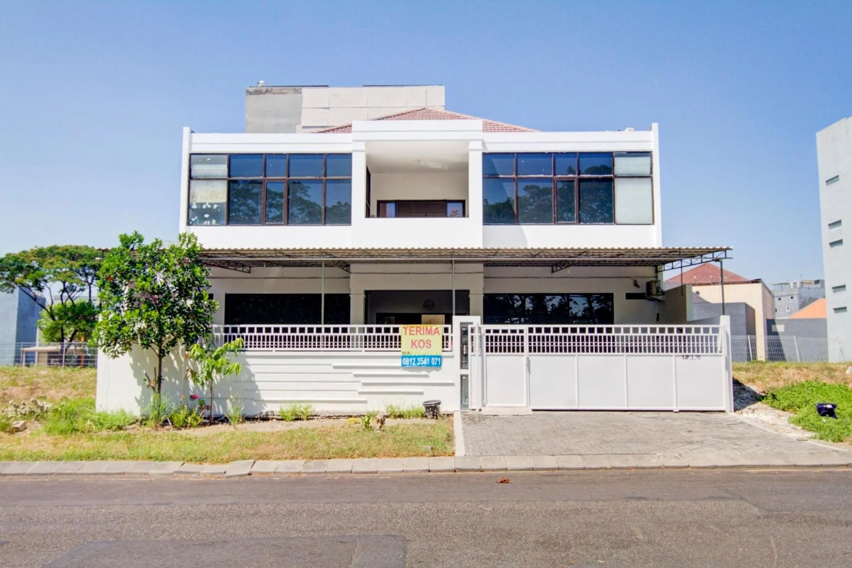 Facade/entrance in OYO Life 89990 Kost Waterfront 75 Sub