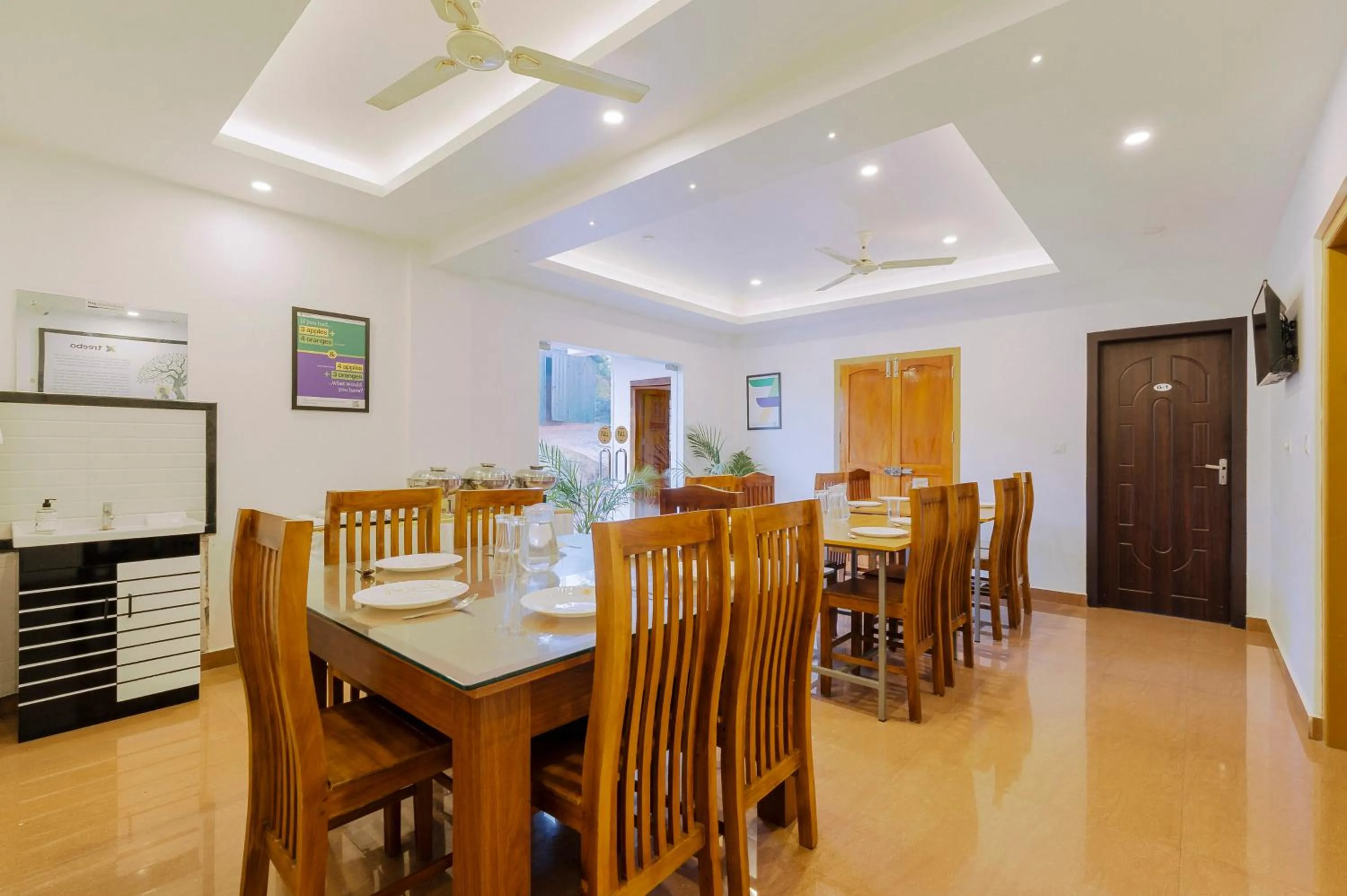Dining area in Treebo Wanderlust Residency With Mountain View