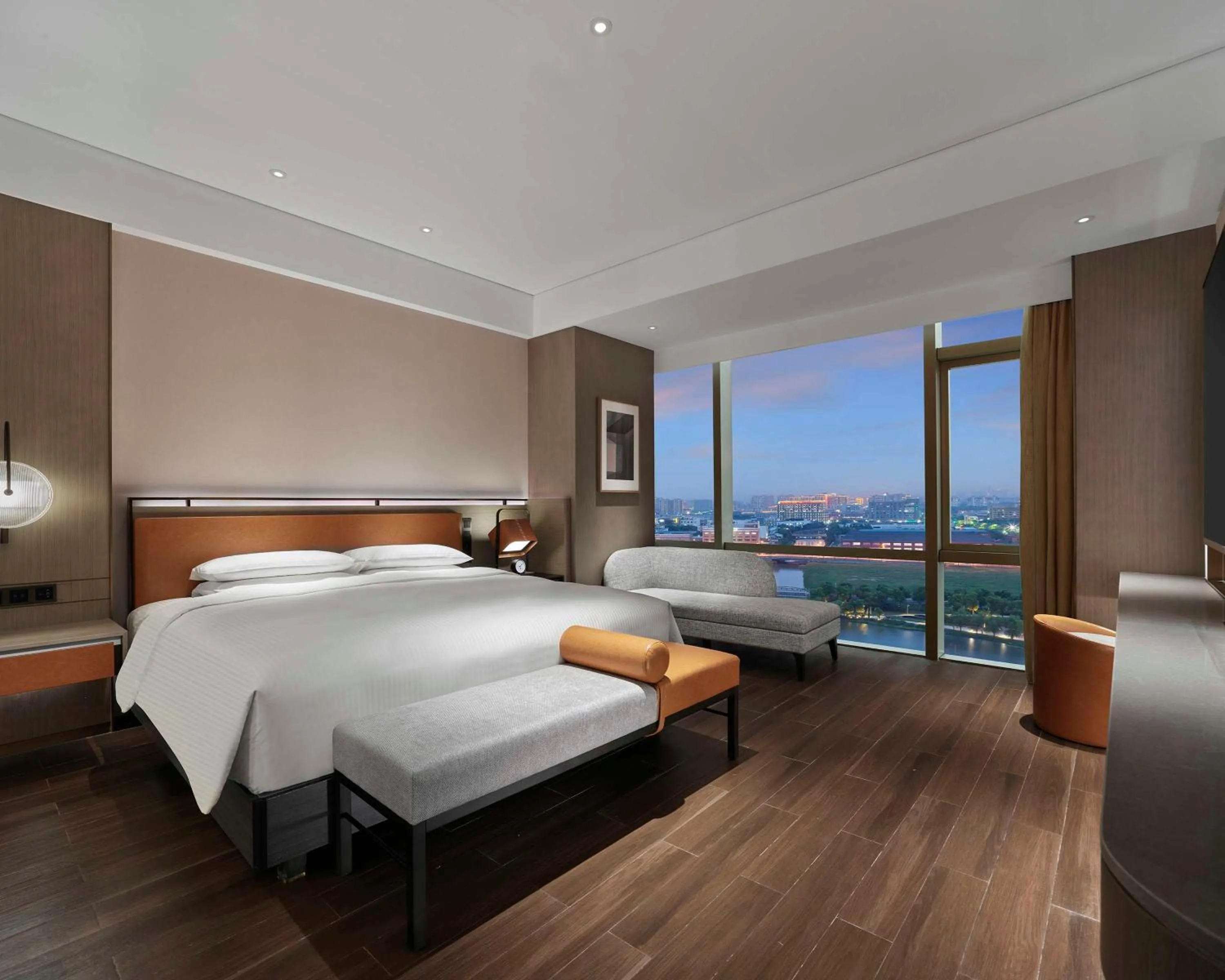 Photo of the whole room, Bed in Hyatt Regency Shanghai Songjiang