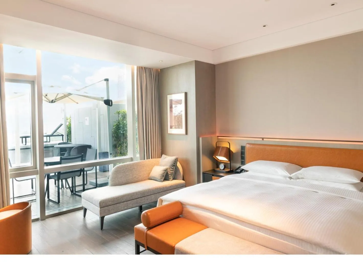 Photo of the whole room, Bed in Hyatt Regency Shanghai Songjiang