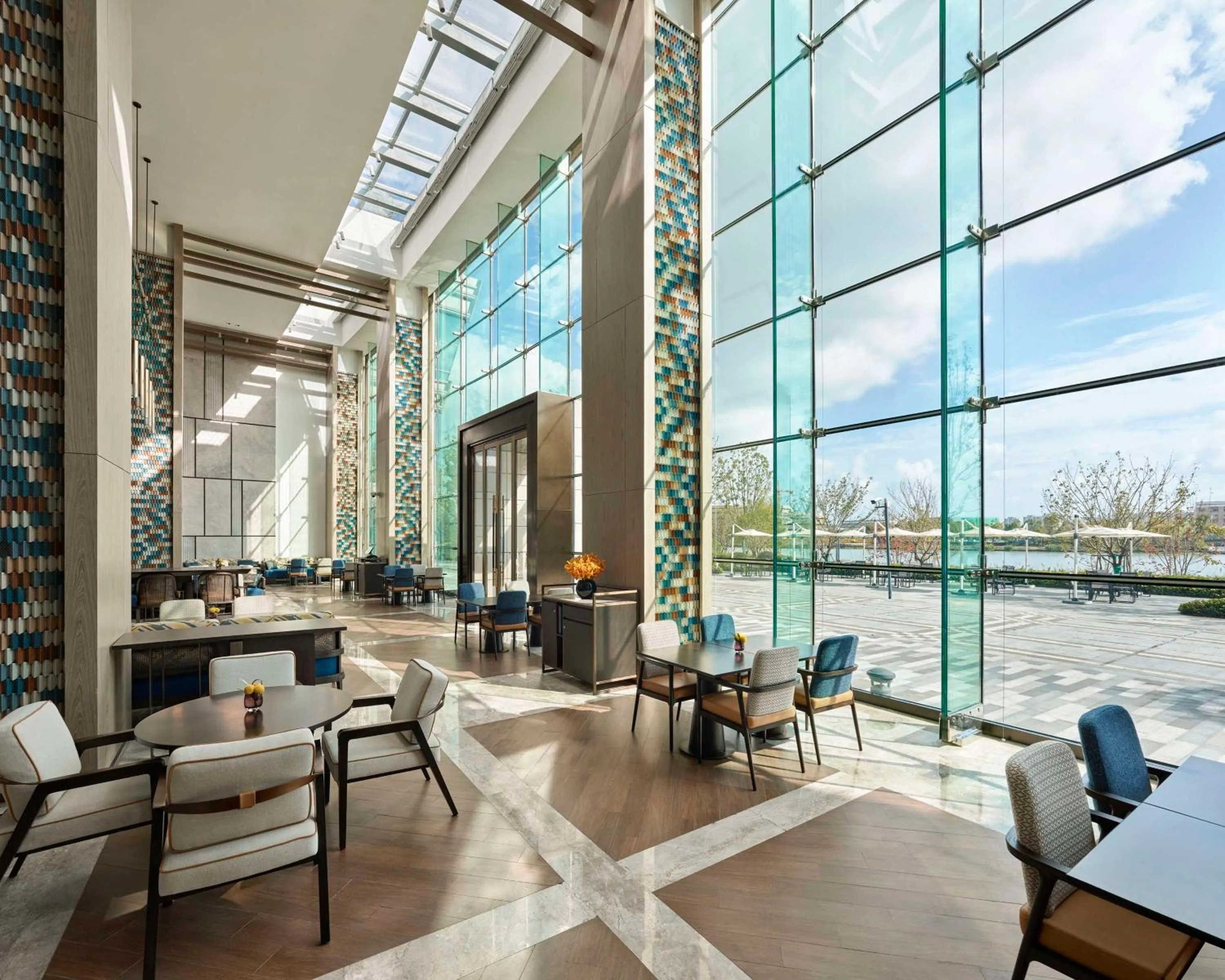 Lounge or bar in Hyatt Regency Shanghai Songjiang