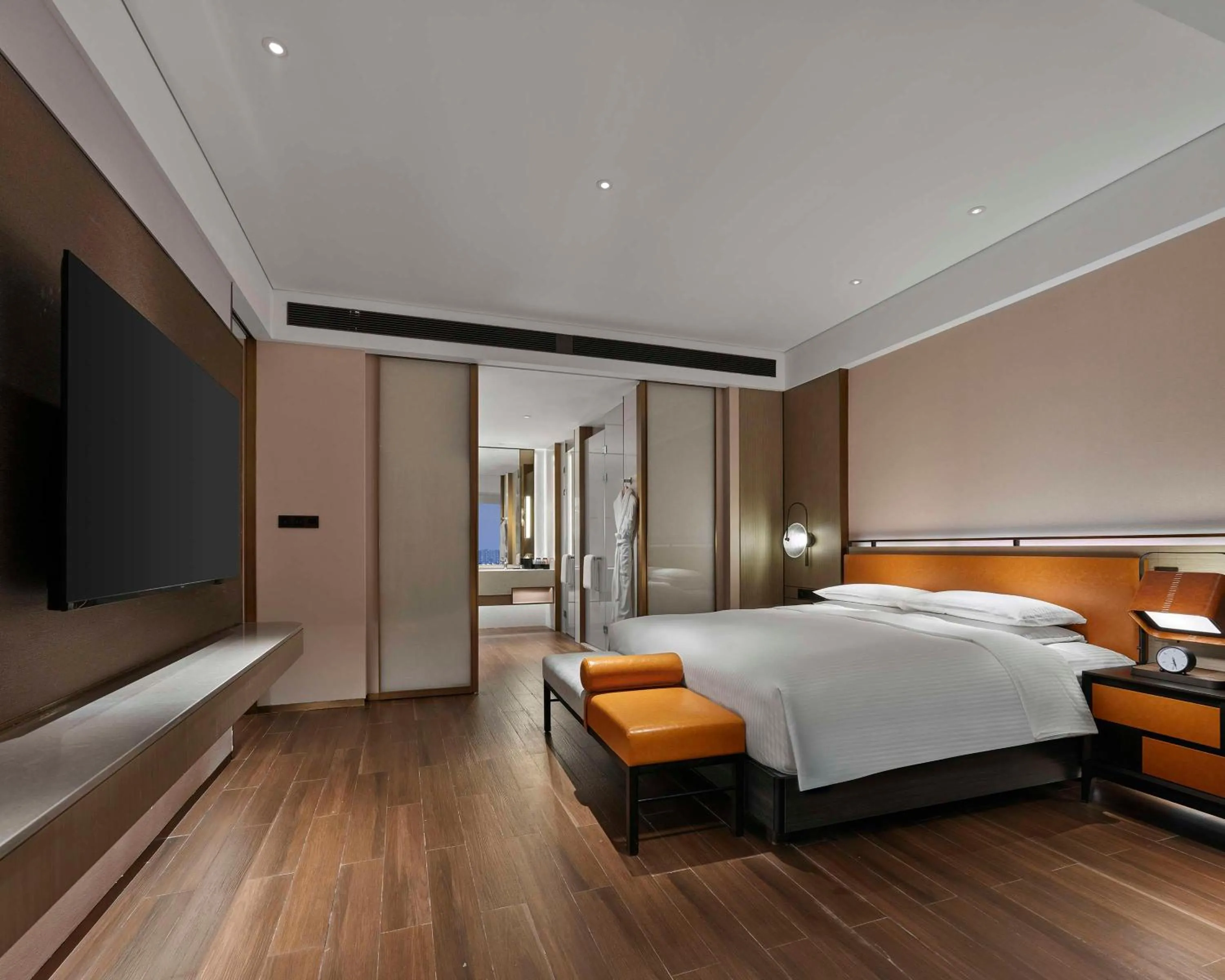 Photo of the whole room, Bed in Hyatt Regency Shanghai Songjiang