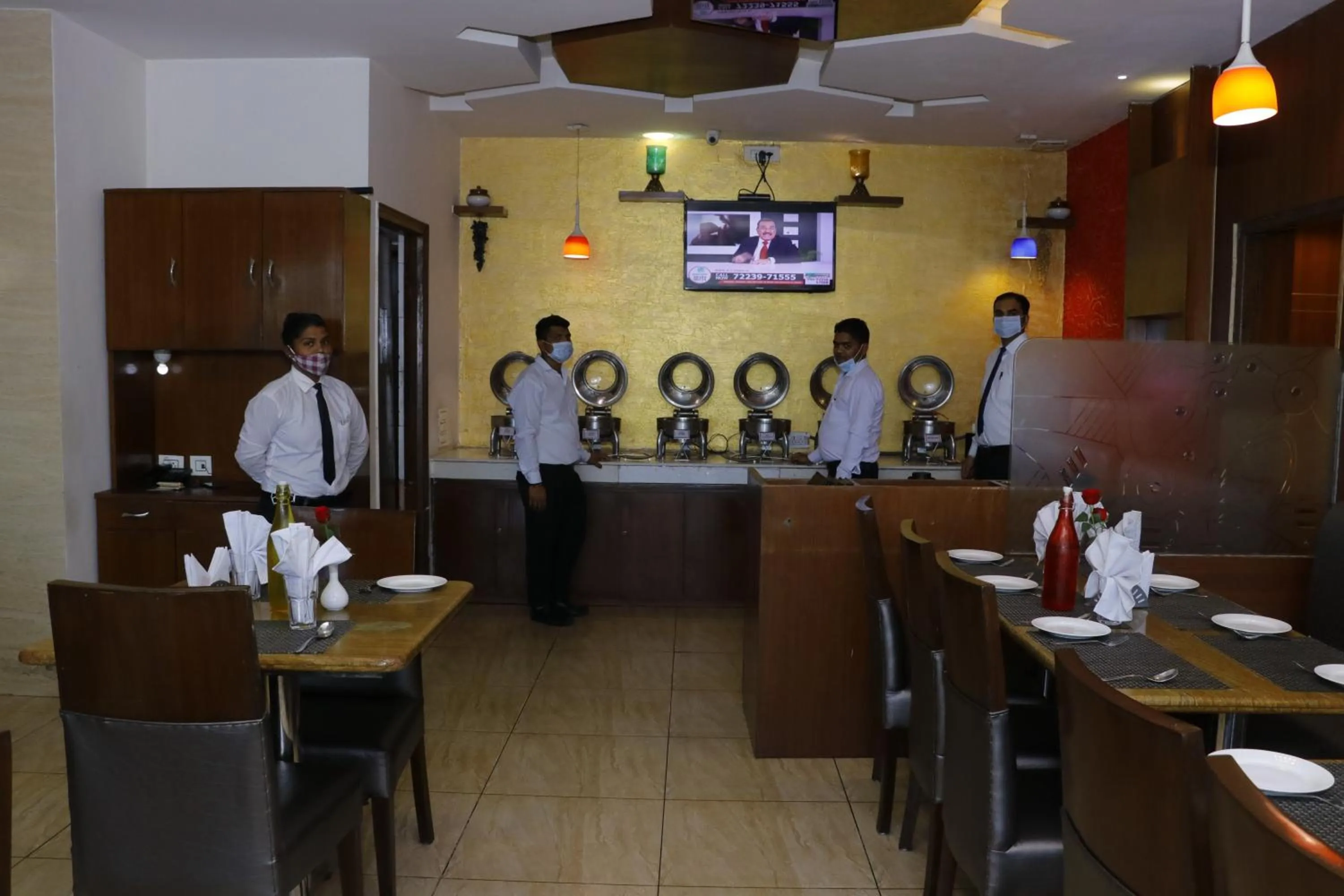 Restaurant/places to eat in Hotel S C Residency