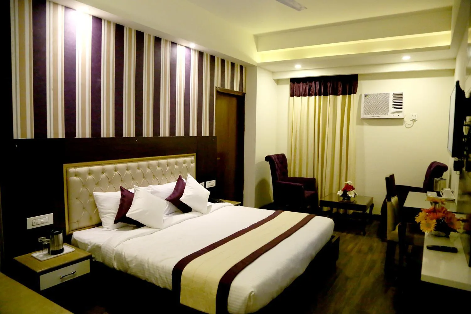 Bedroom, Bed in Hotel S C Residency