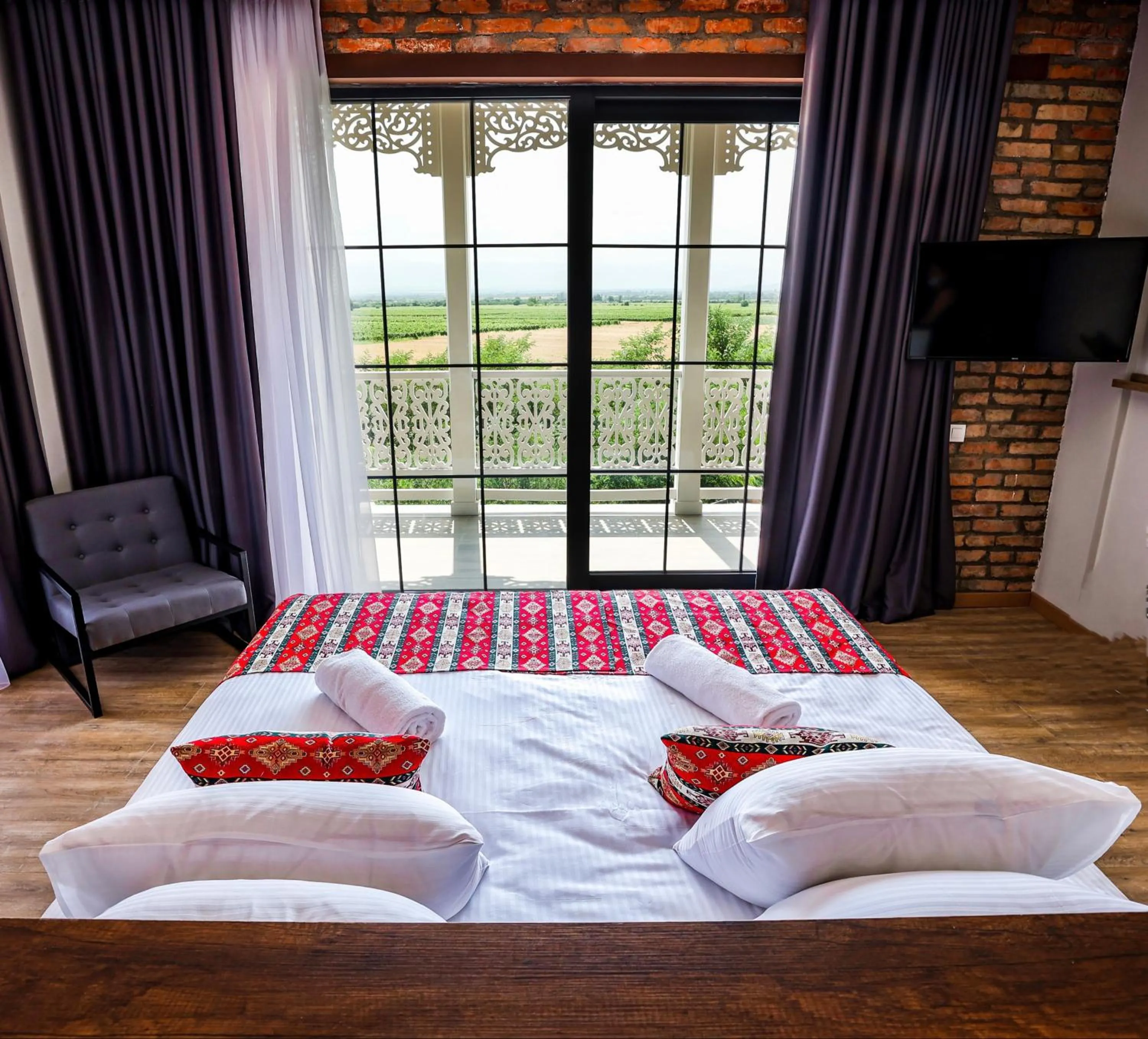 Bedroom, Bed in Chateau Artwine