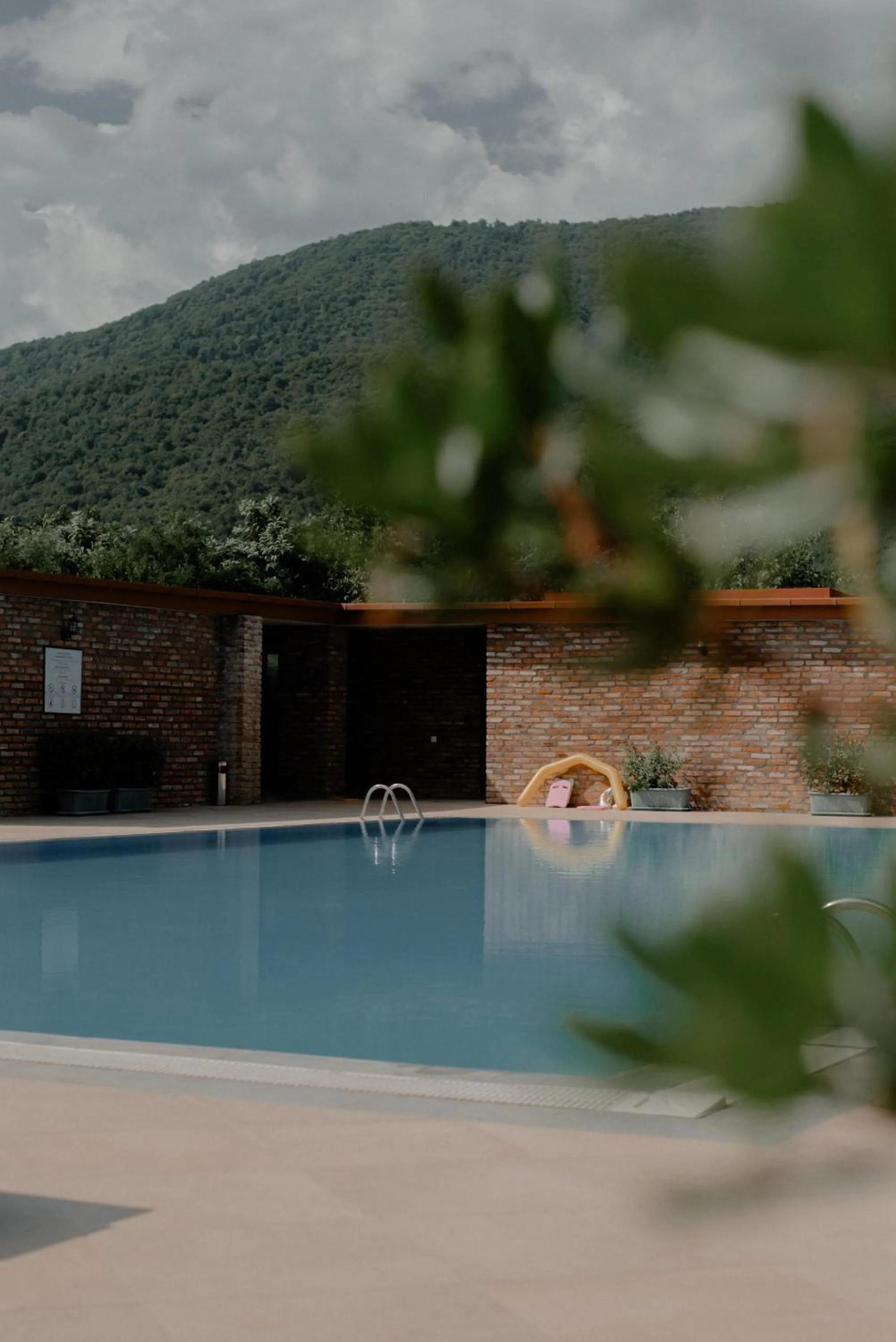 Pool view in Chateau Artwine