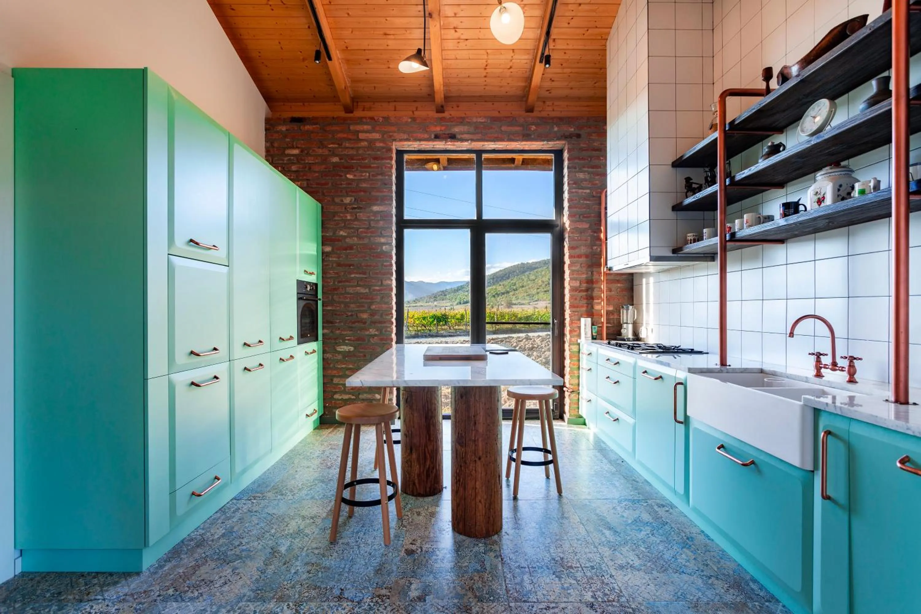 Kitchen or kitchenette in Chateau Artwine