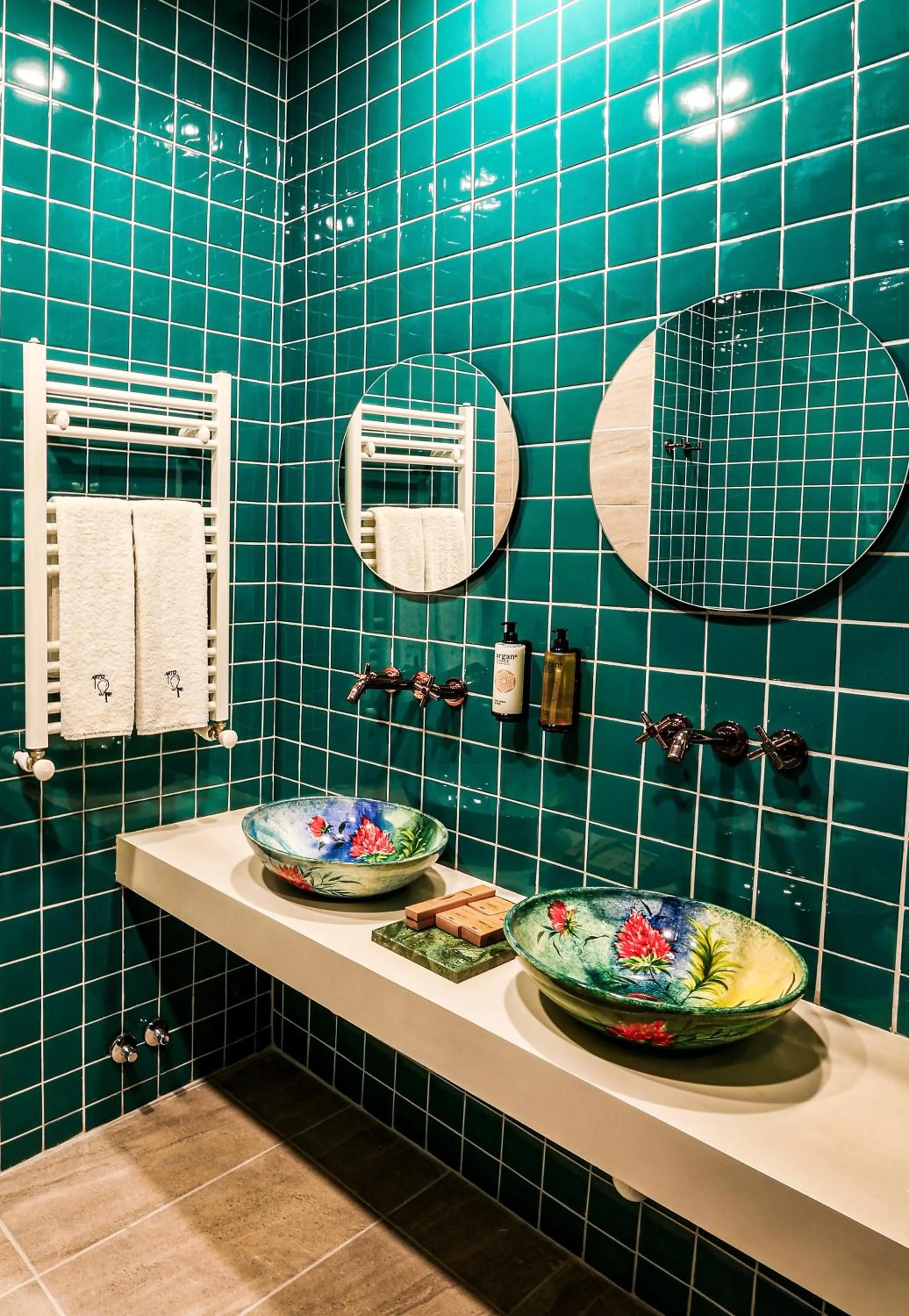 Bathroom in Chateau Artwine