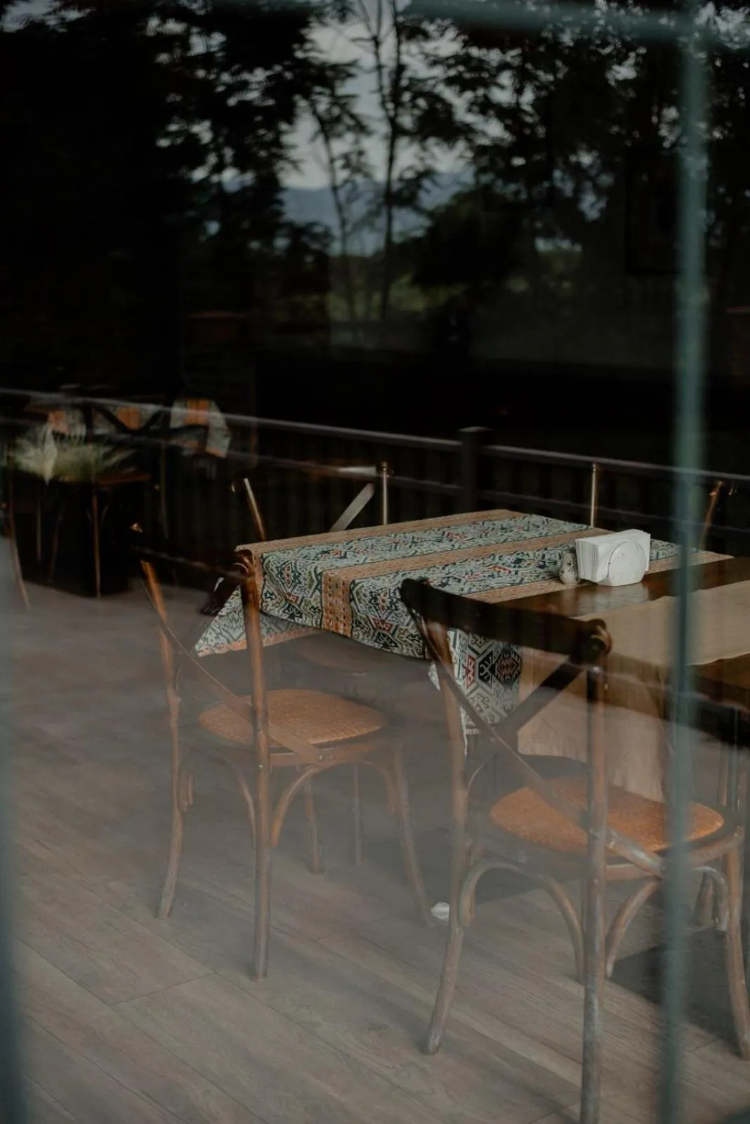 Restaurant/places to eat in Chateau Artwine