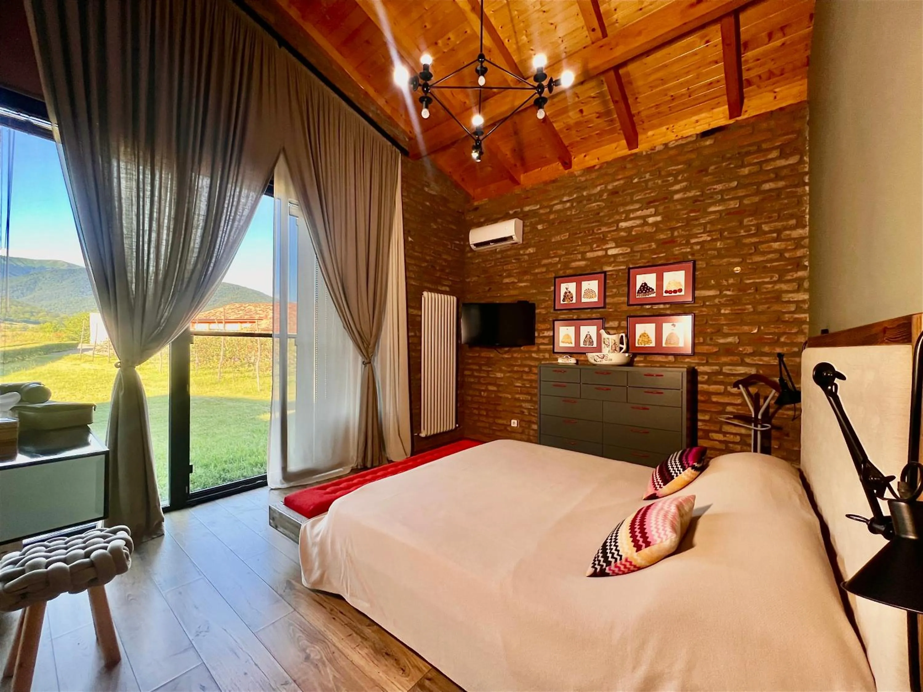 Bedroom, Bed in Chateau Artwine