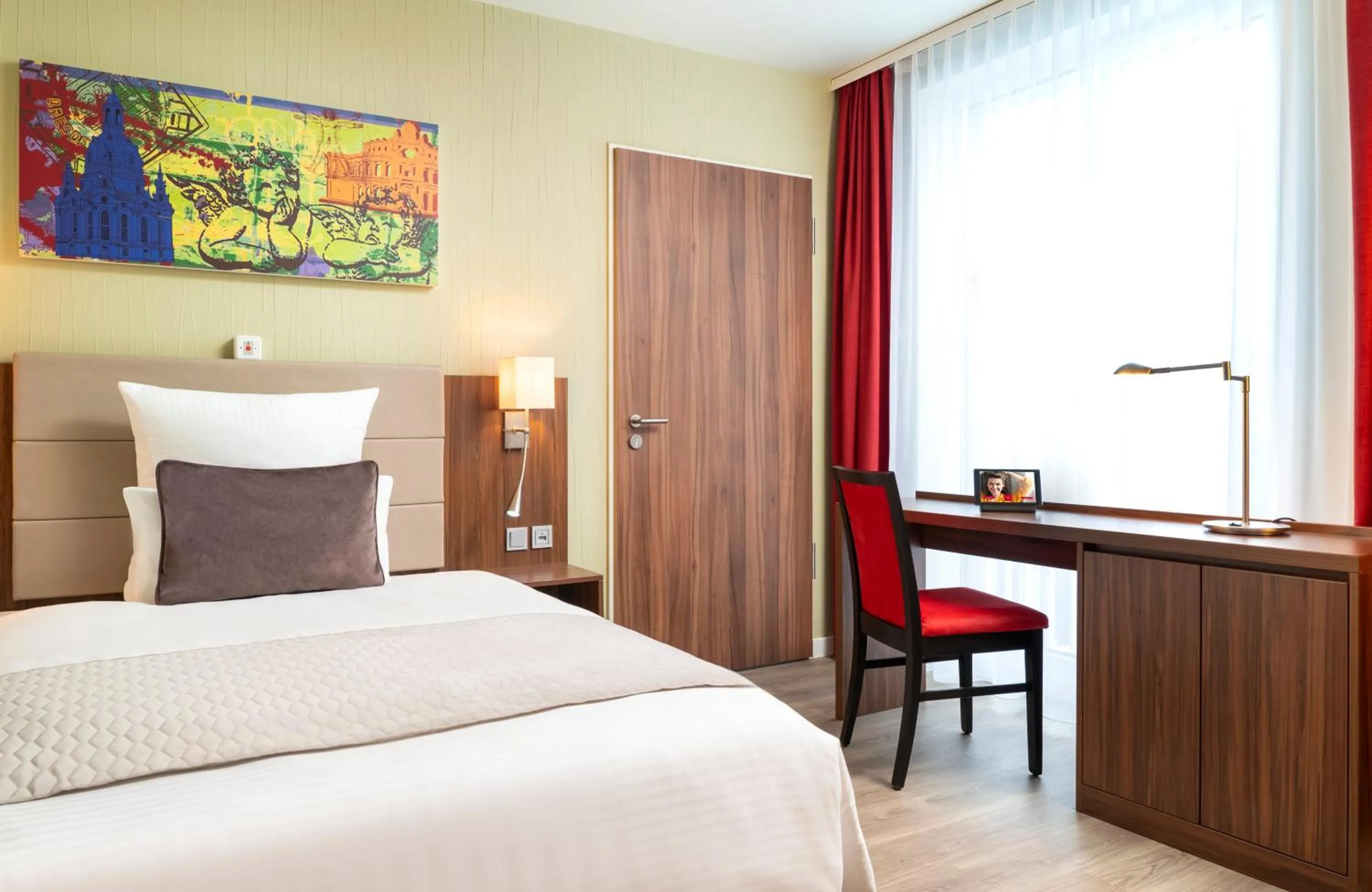 Photo of the whole room, Bed in Leonardo Hotel Dresden Altstadt