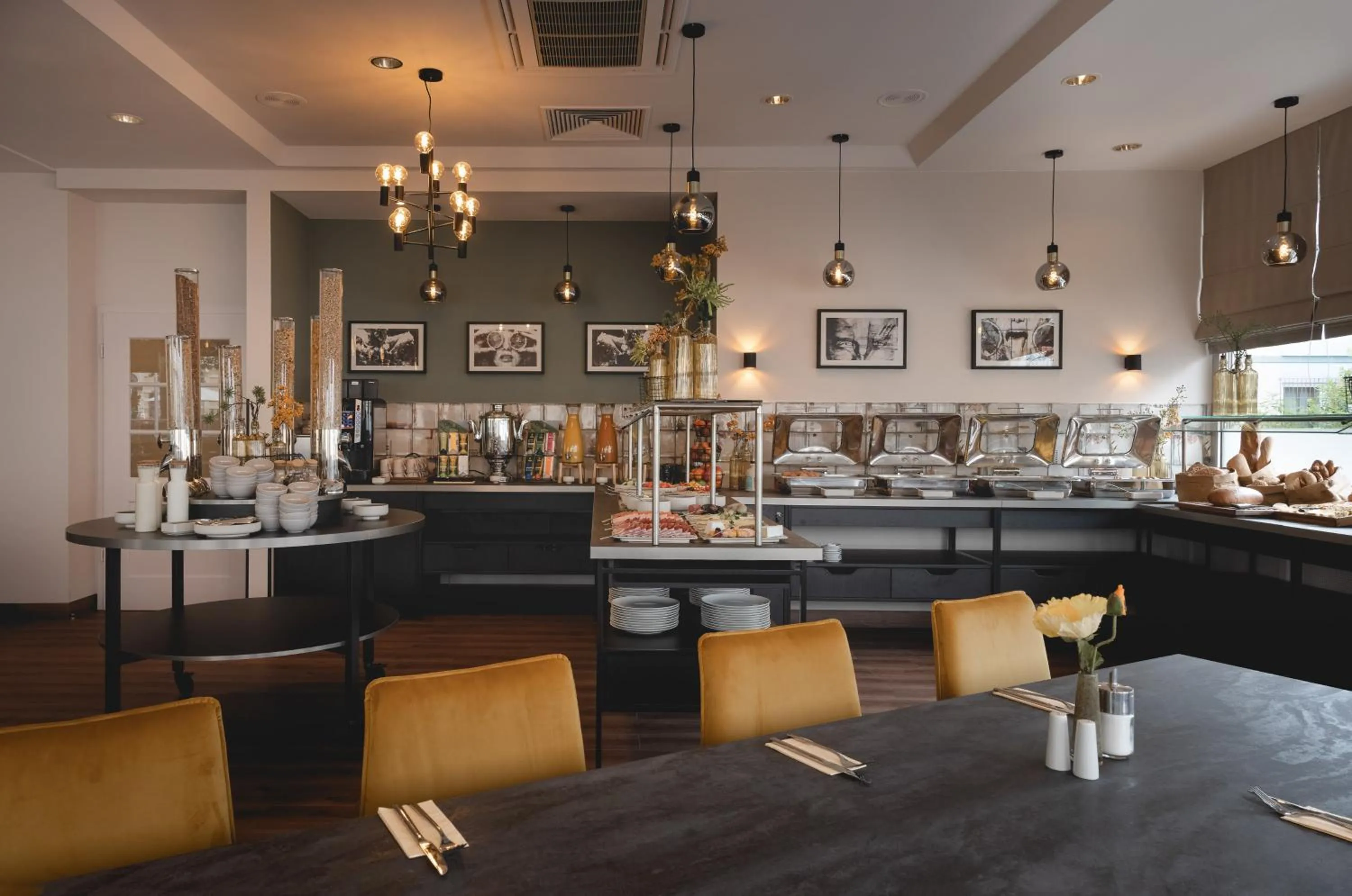 Restaurant/places to eat in Leonardo Hotel Heidelberg City Center