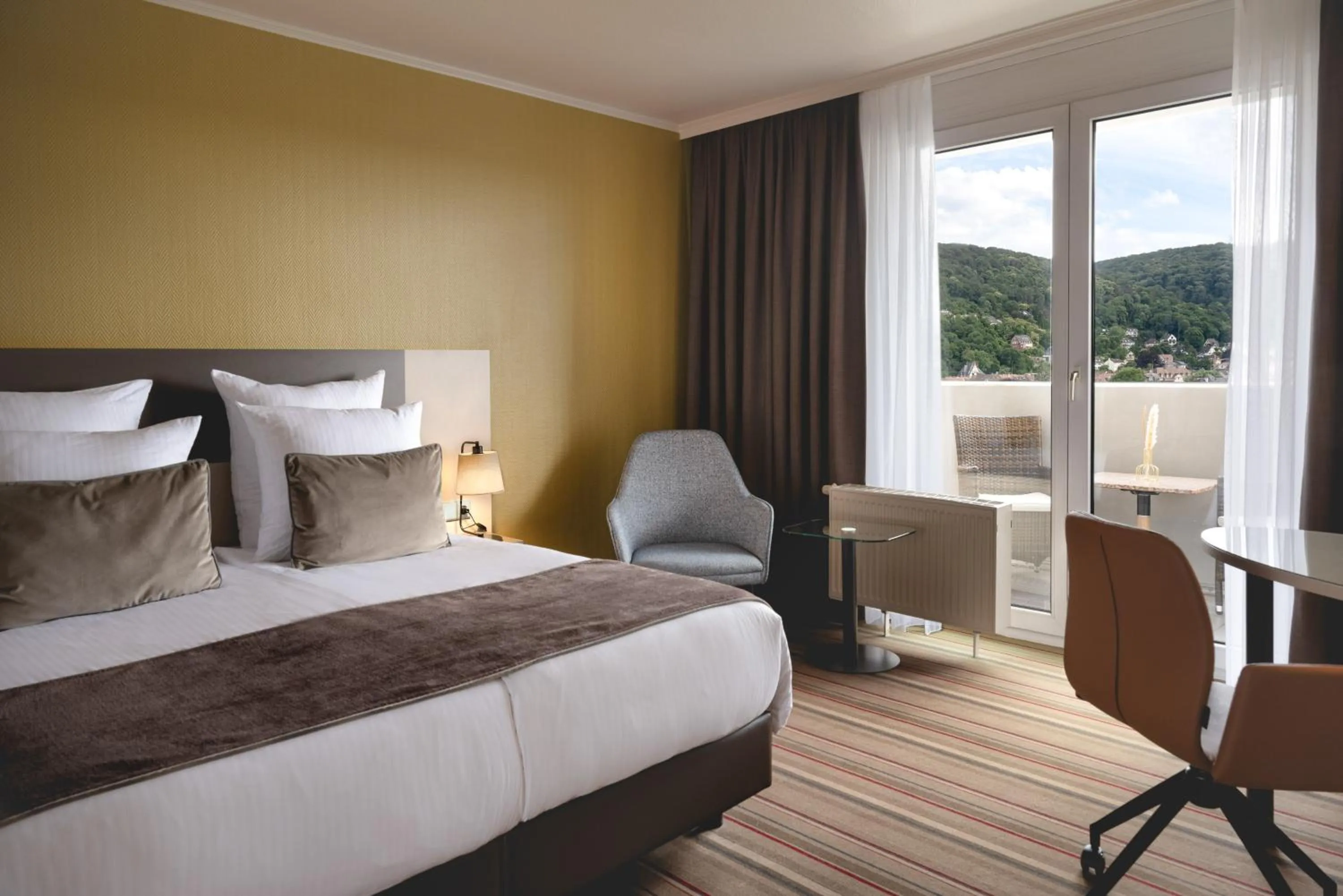 Bed in Leonardo Hotel Heidelberg City Center