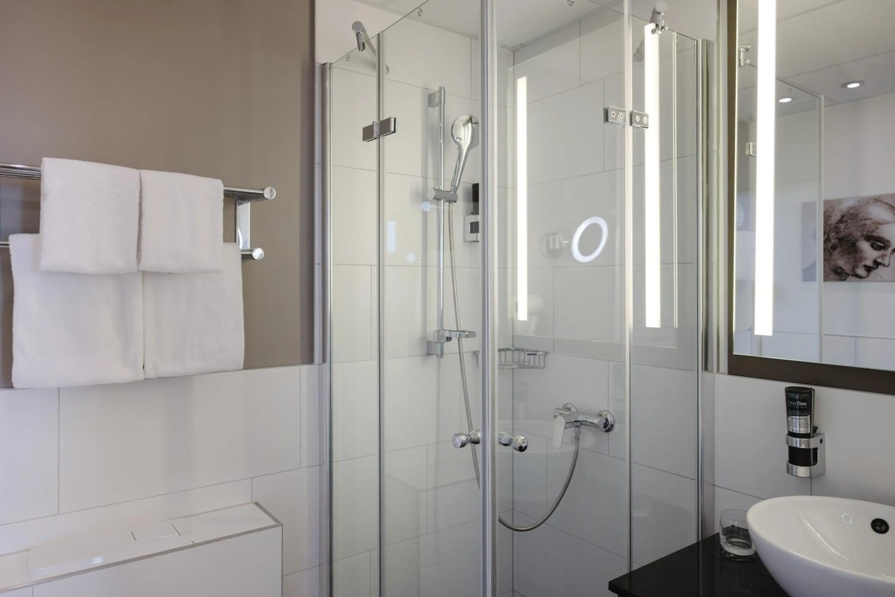 Bathroom in Leonardo Hotel Heidelberg City Center