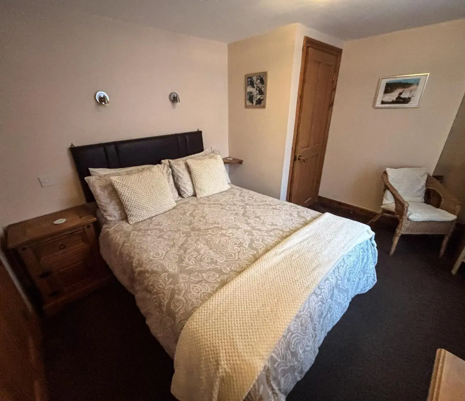 Standard Double Room - single occupancy in Crab pot cottage Standard Double Room - single occupancy in Crab pot cottage