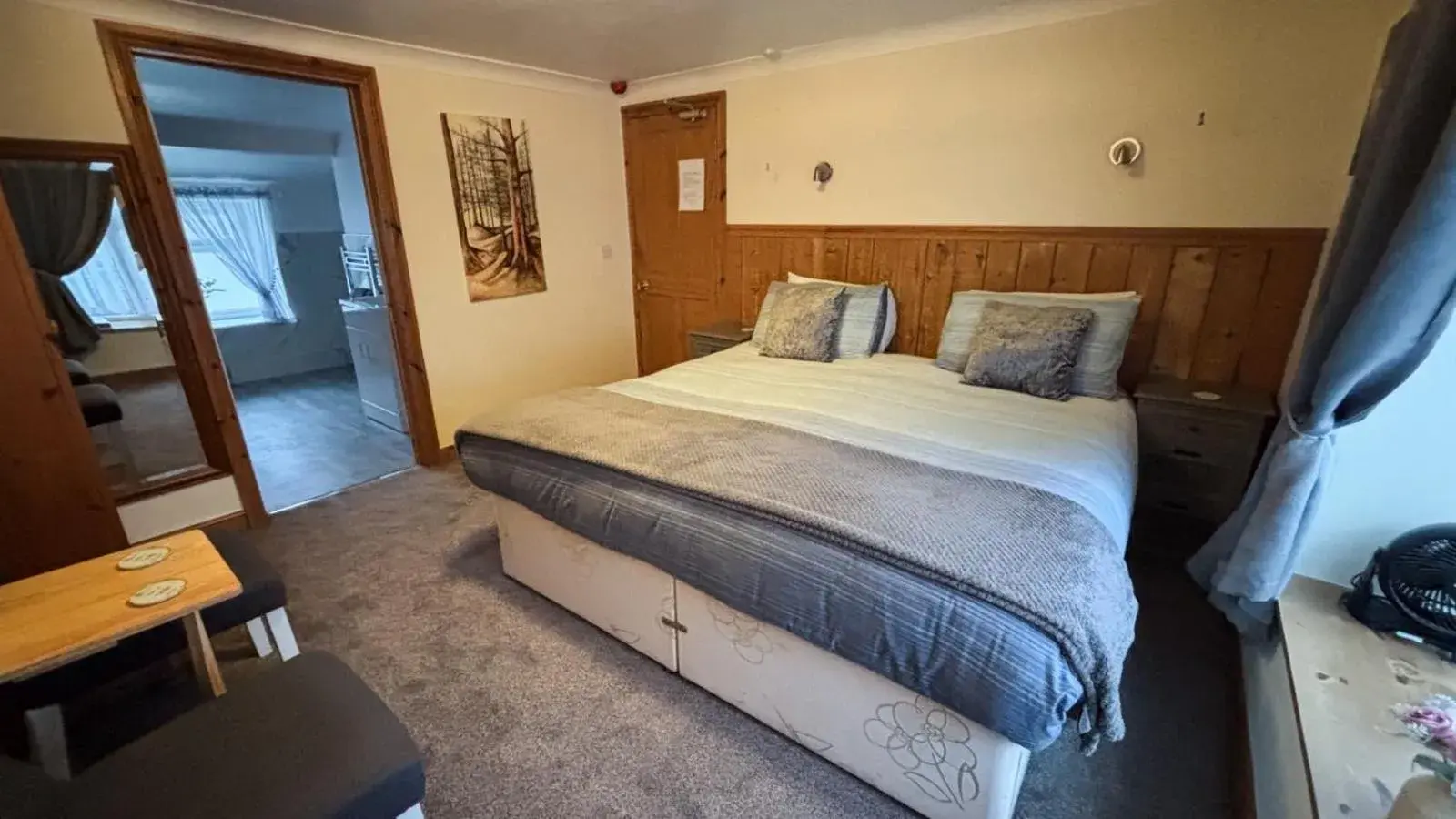 Deluxe King Room - single occupancy in Crab pot cottage Deluxe King Room - single occupancy in Crab pot cottage