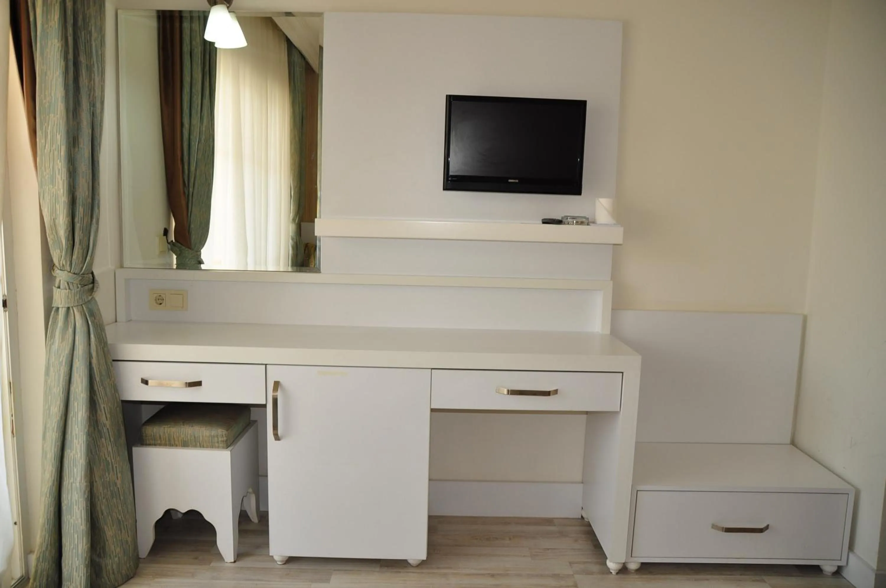 TV and multimedia in Side Miami Beach Hotel