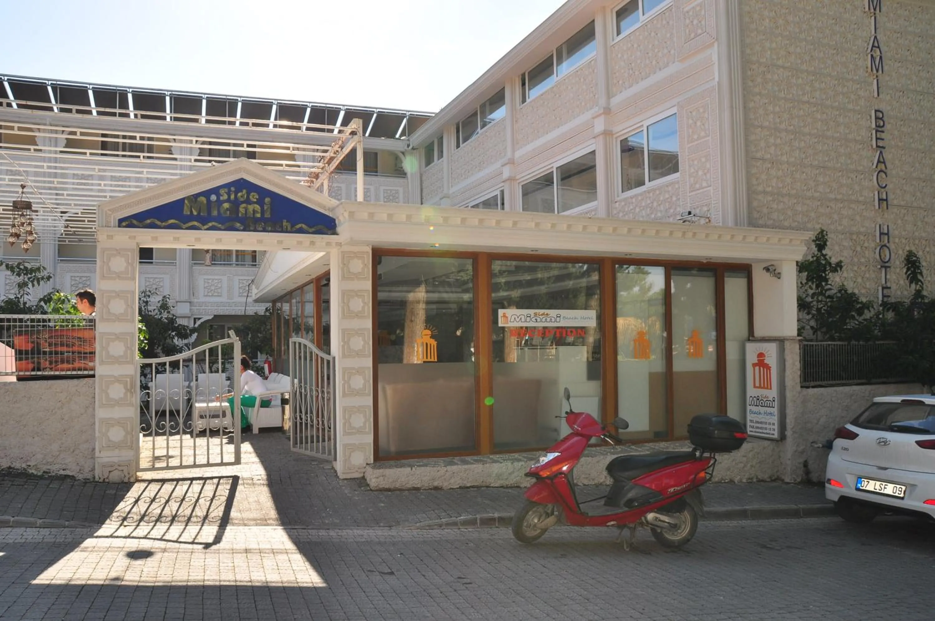 Facade/entrance in Side Miami Beach Hotel