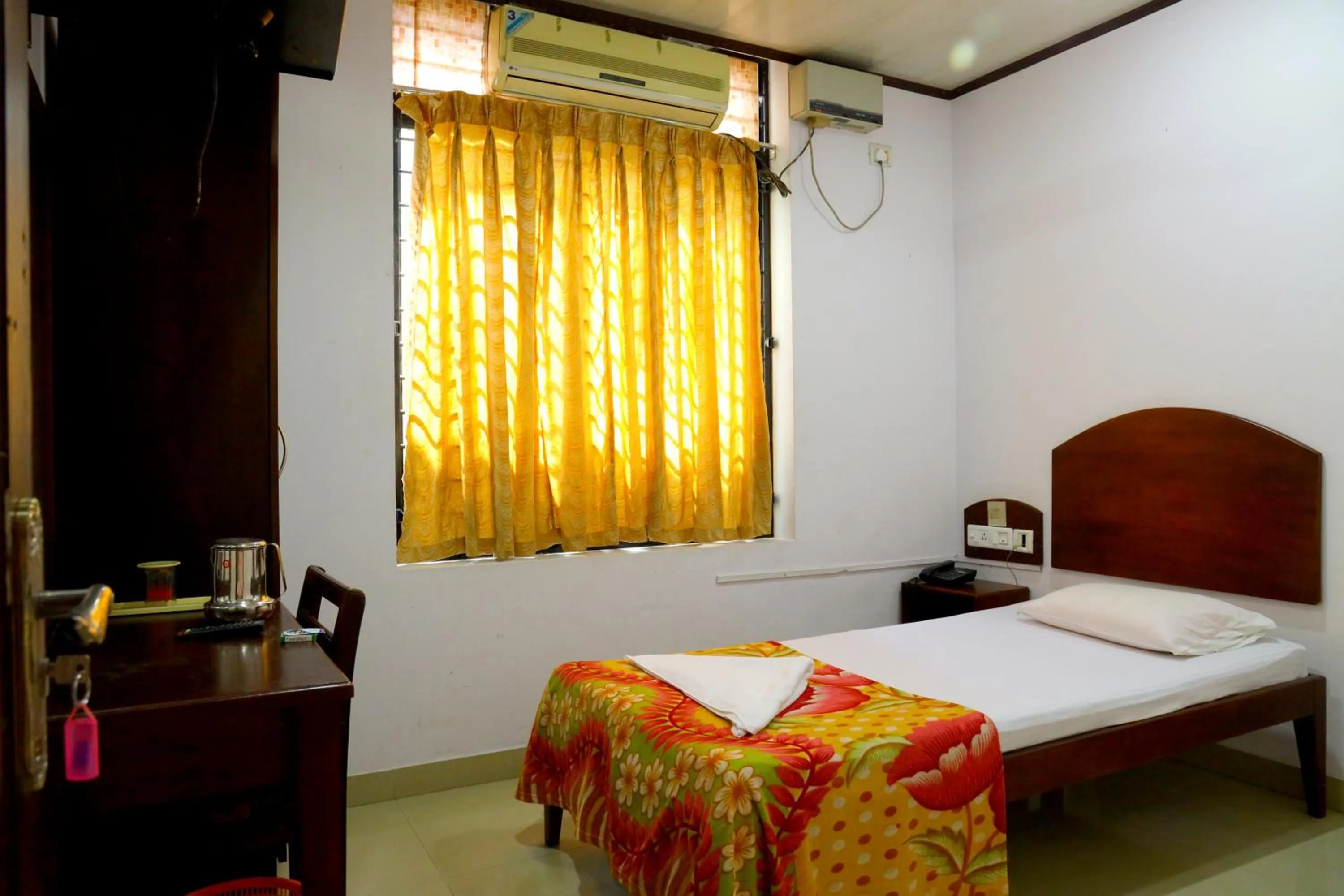 Bedroom, Bed in Ramanilayam Tourist Home