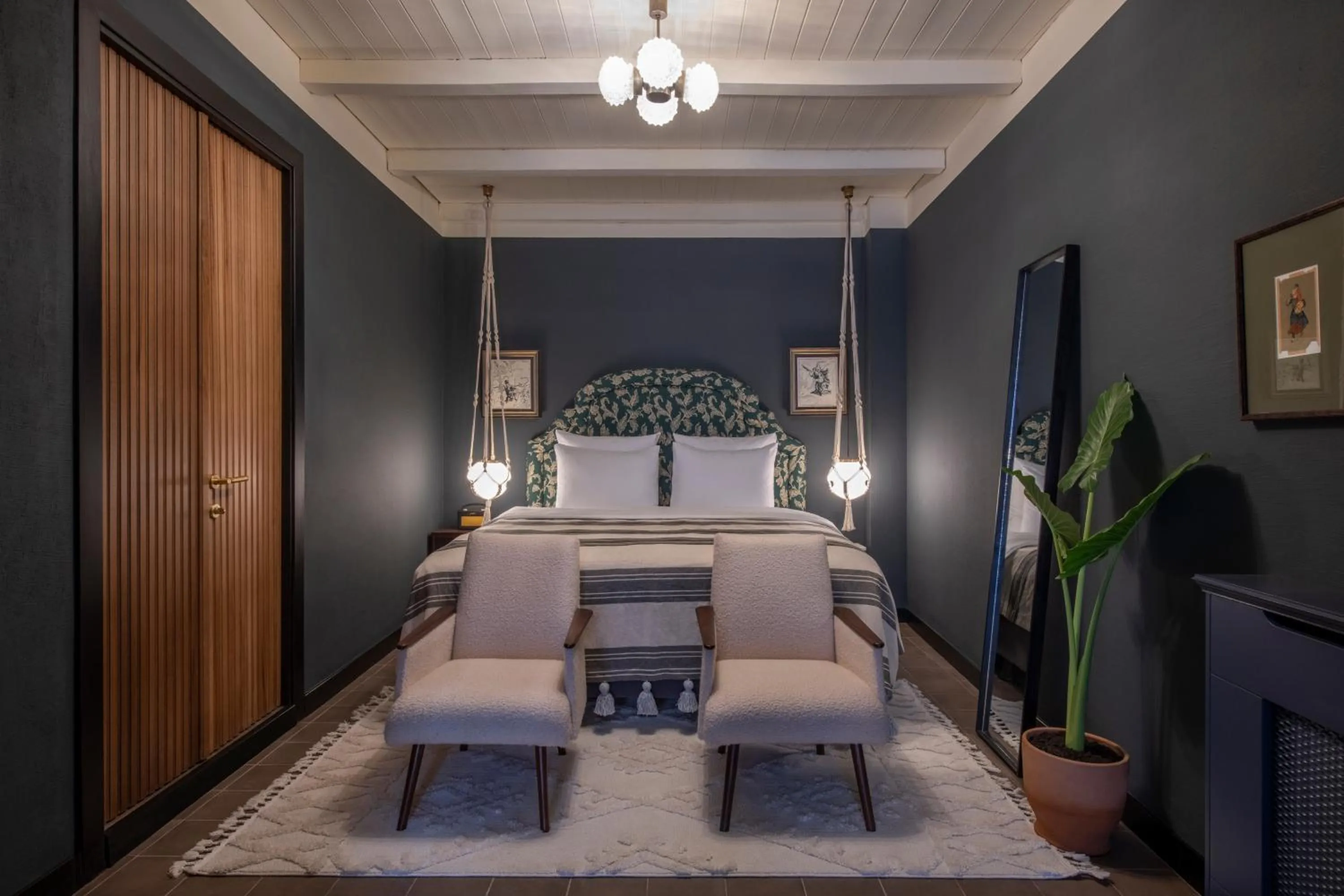 Photo of the whole room, Bed in Communal Hotel Telavi