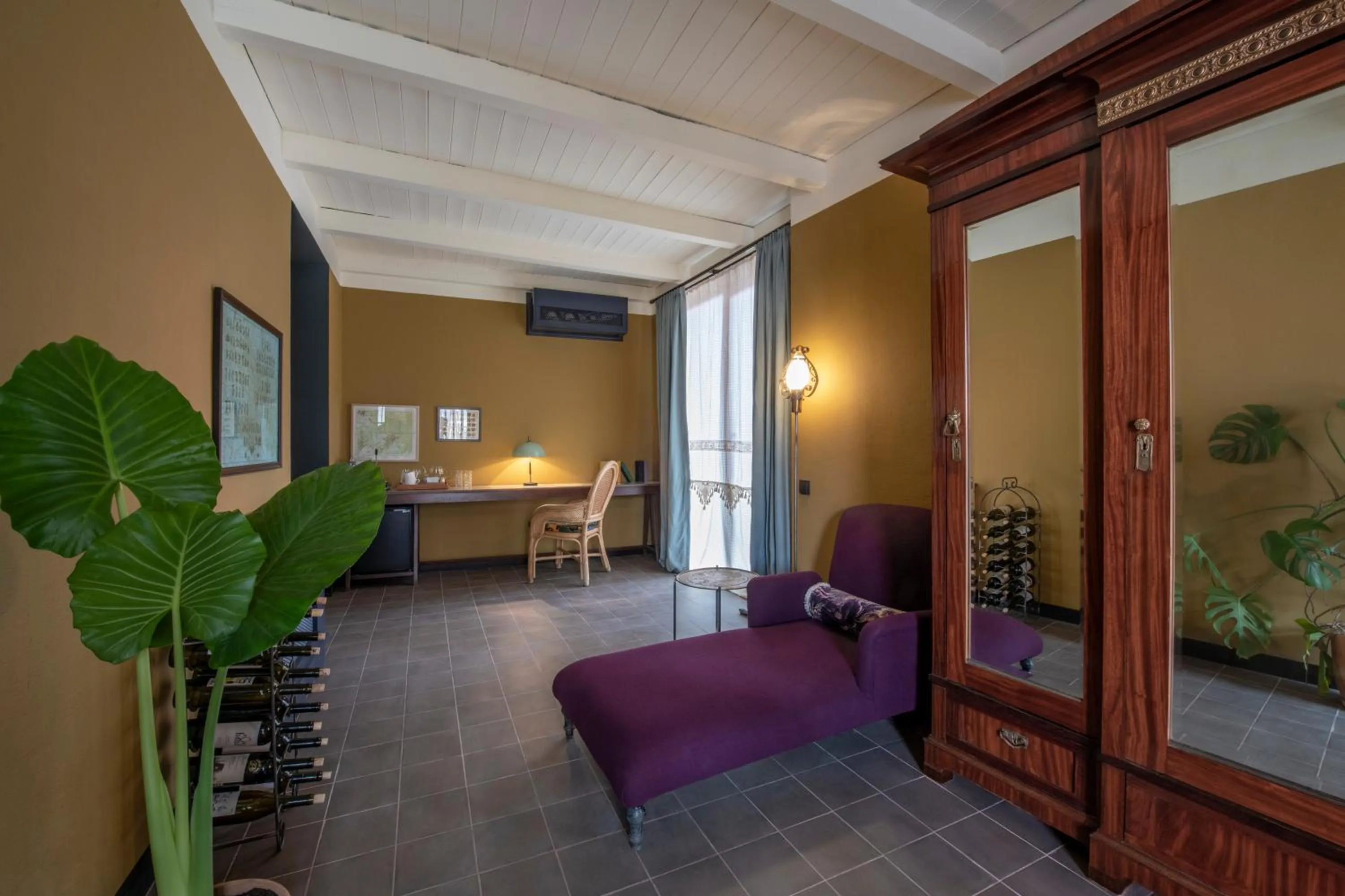 Photo of the whole room in Communal Hotel Telavi