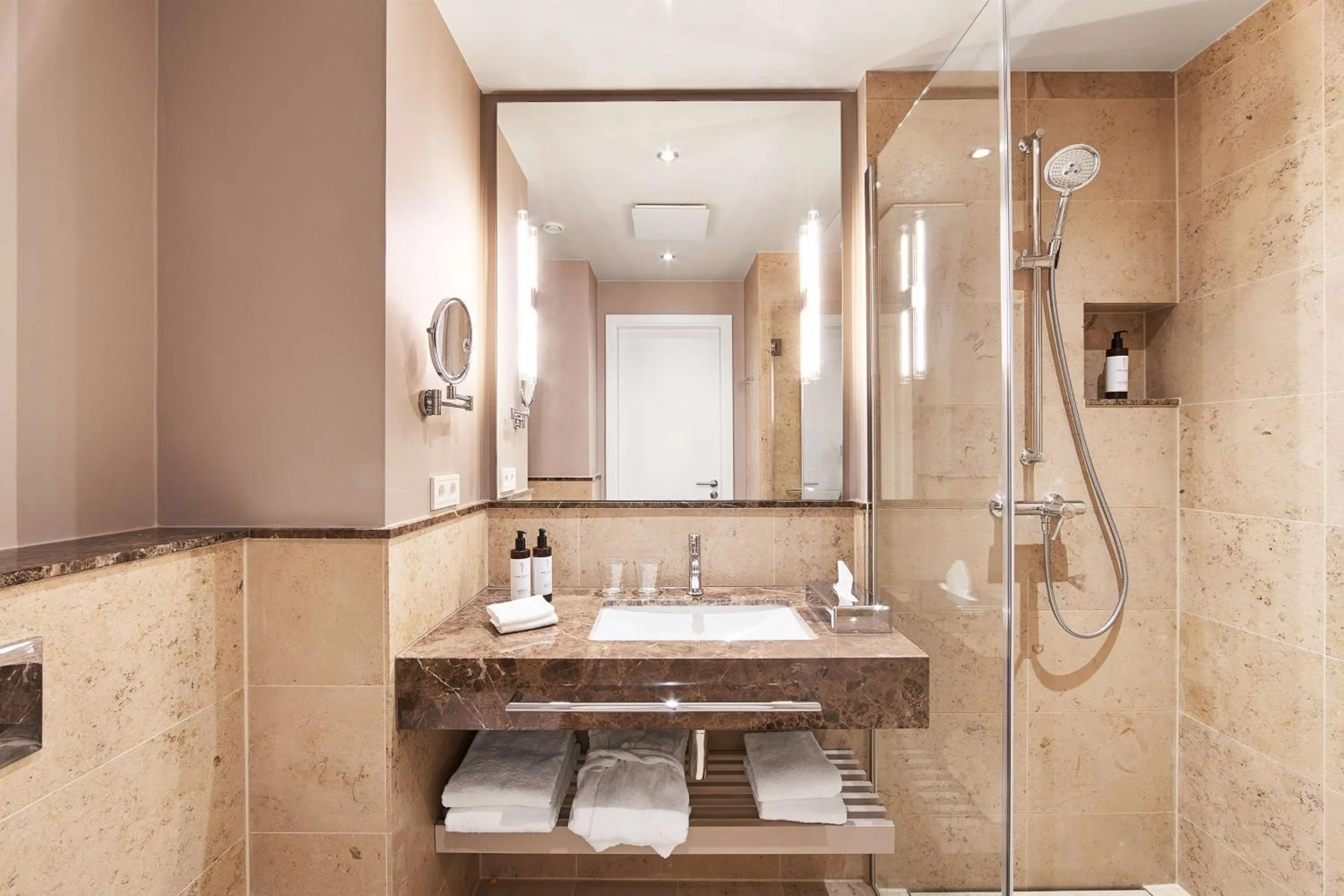 Bathroom in Berggasthof Königstuhl