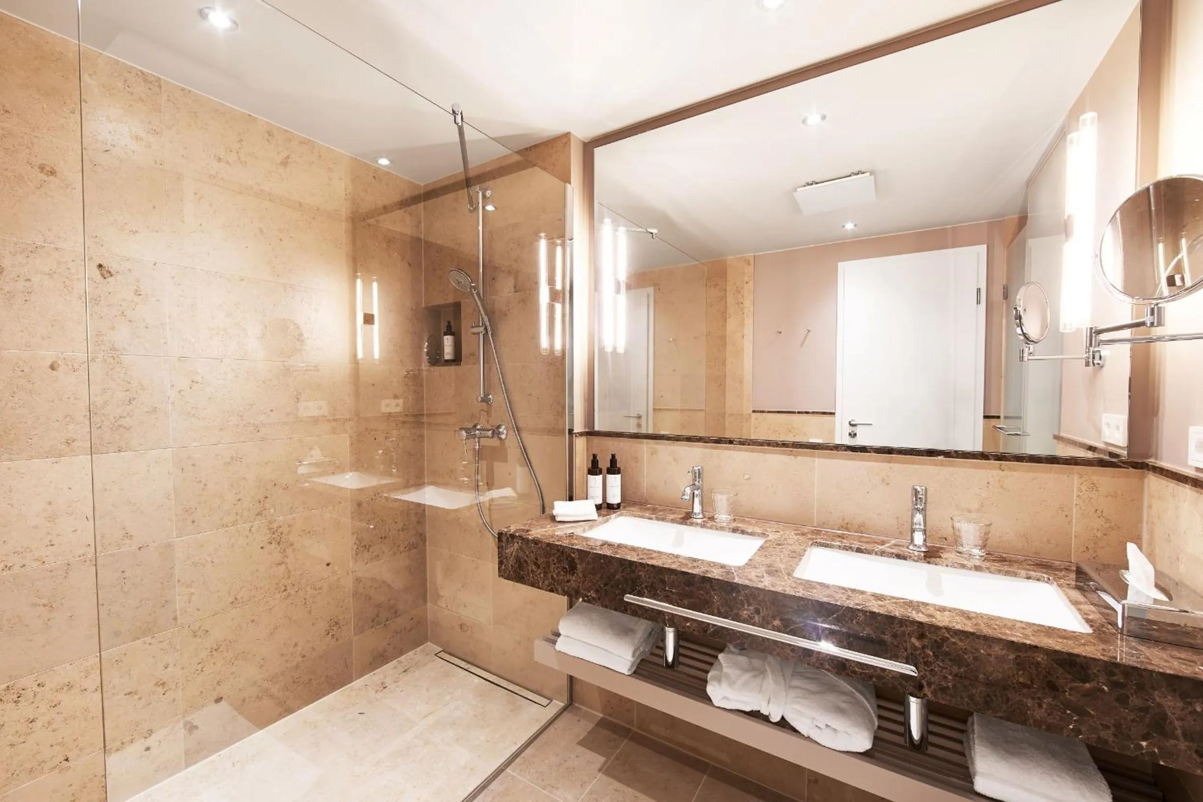 Bathroom in Berggasthof Königstuhl