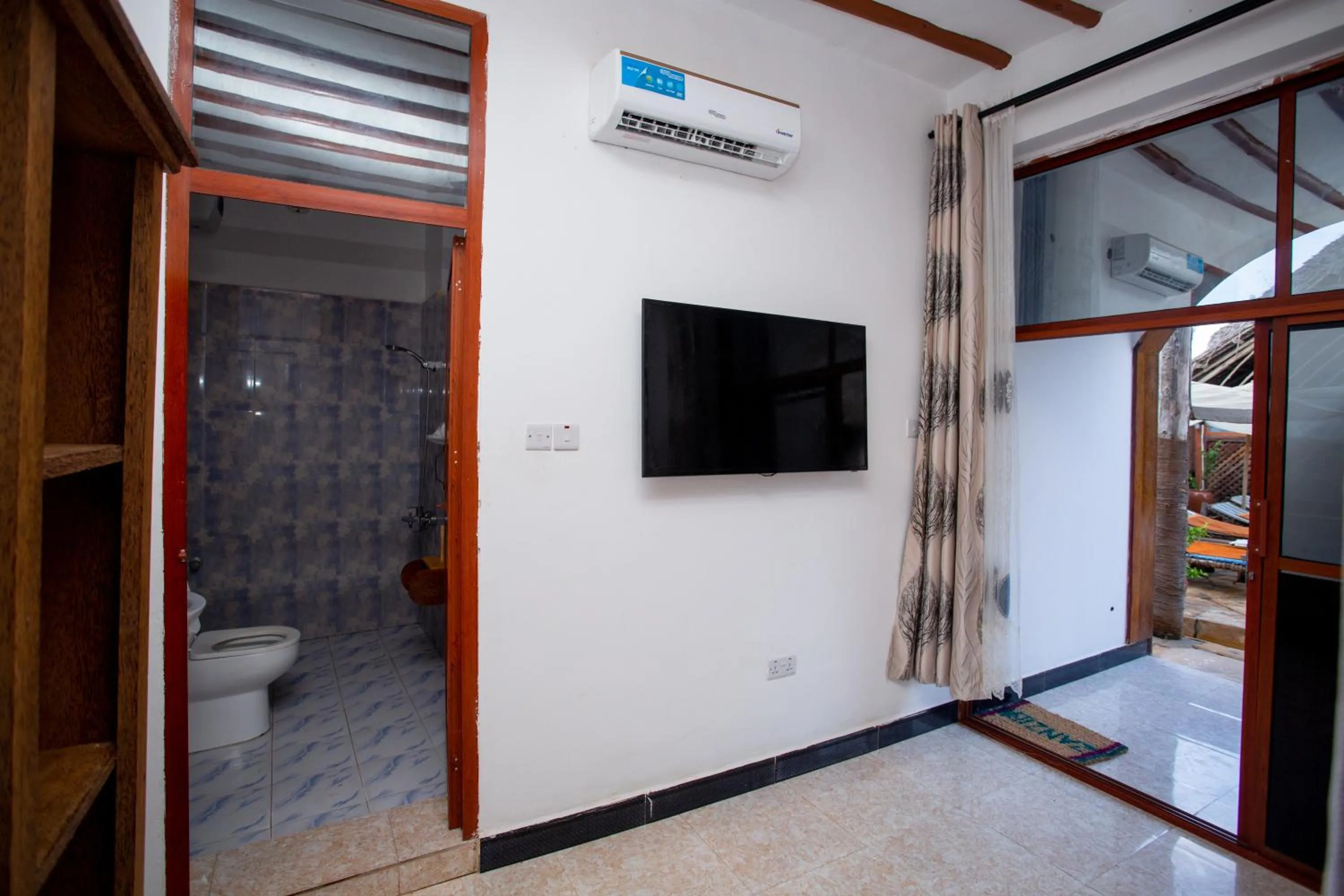 Shower in Utulivu Bungalow