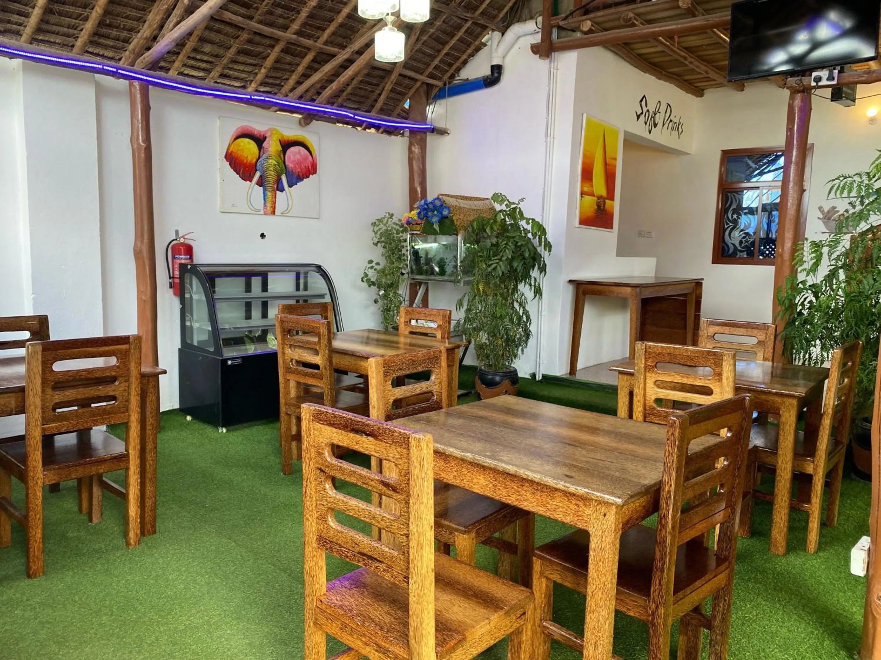 Restaurant/places to eat in Utulivu Bungalow