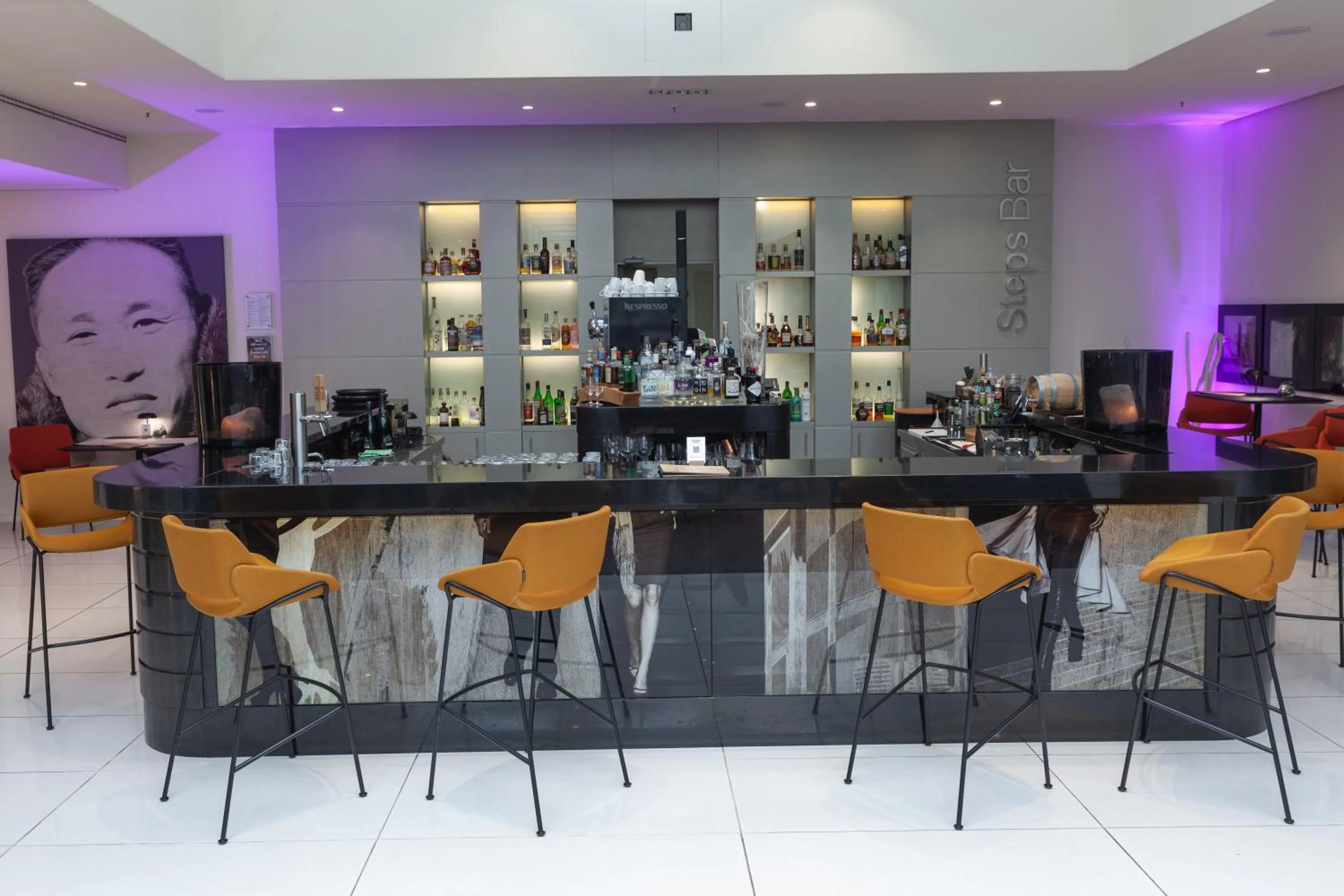 Lounge or bar in H10 Ku'Damm Lofts