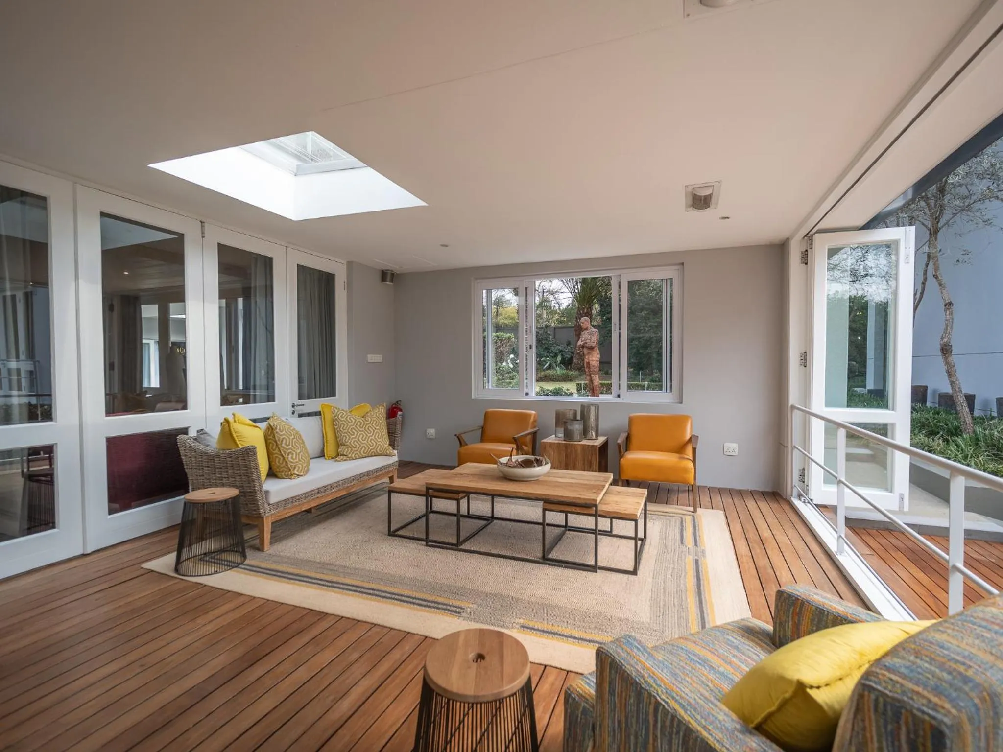 Lounge or bar in AtholPlace Hotel & Villa