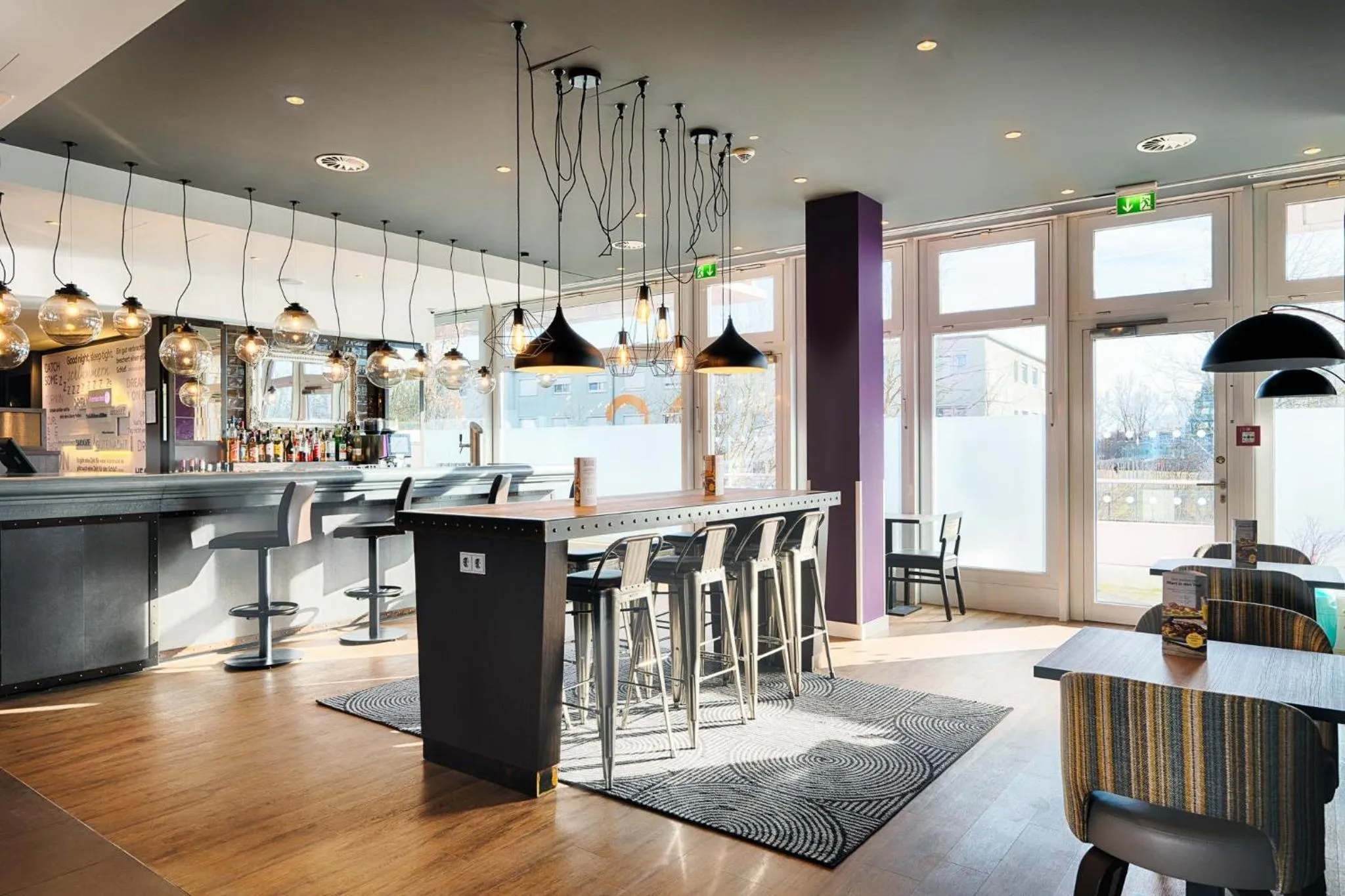 Lobby or reception in Premier Inn München City Ost