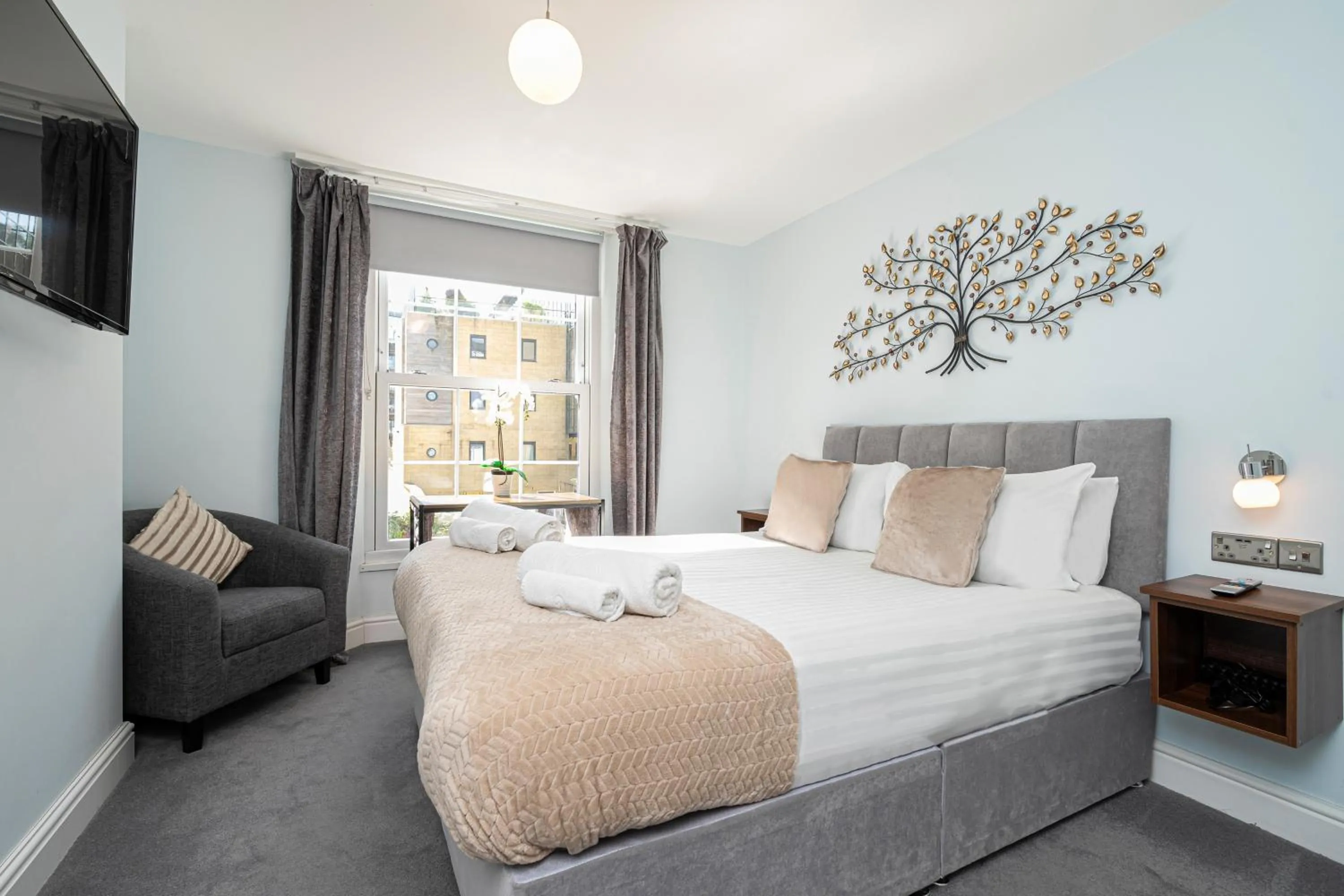 Bed in Ocean Stays by Smart Welcomes