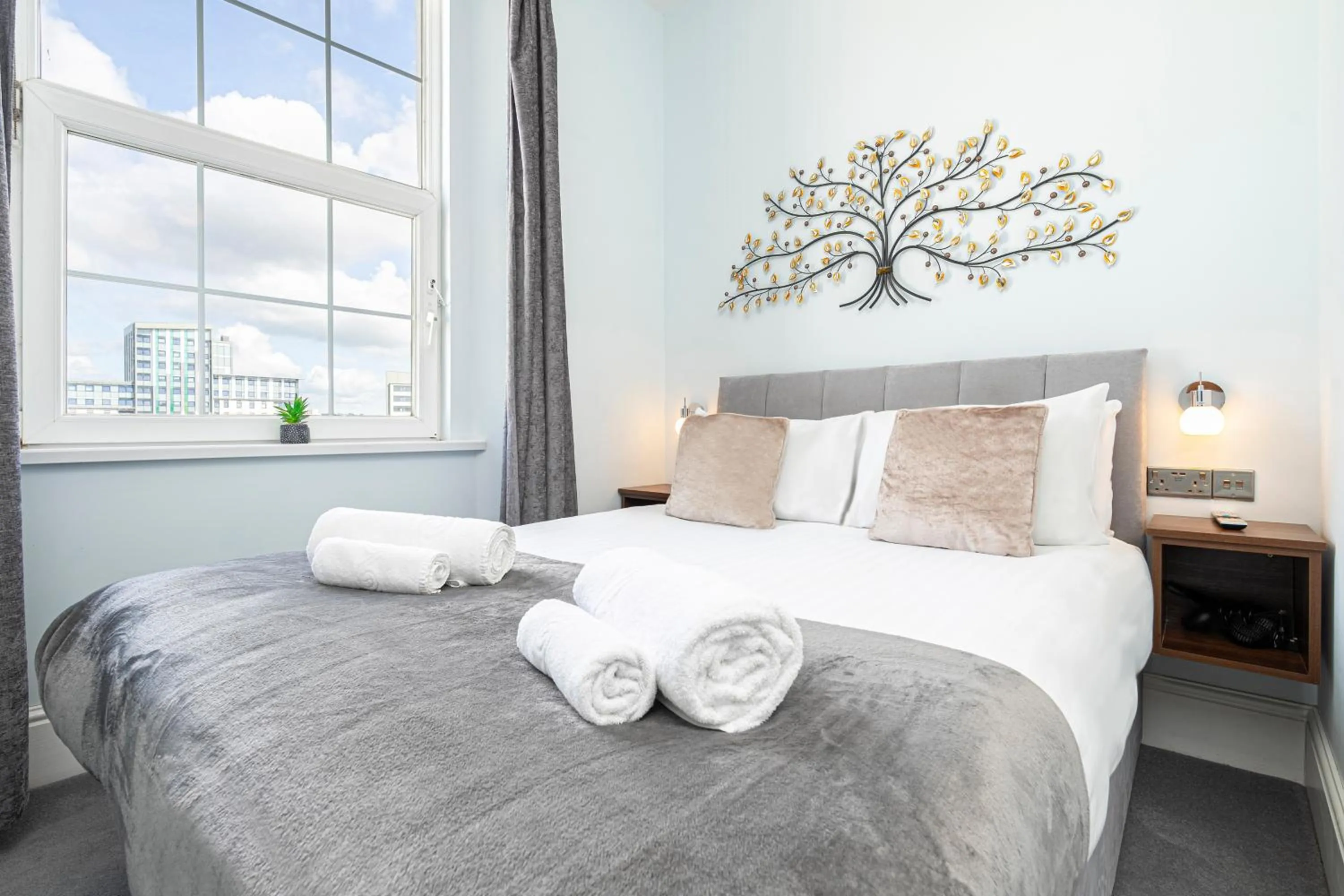 Bed in Ocean Stays by Smart Welcomes