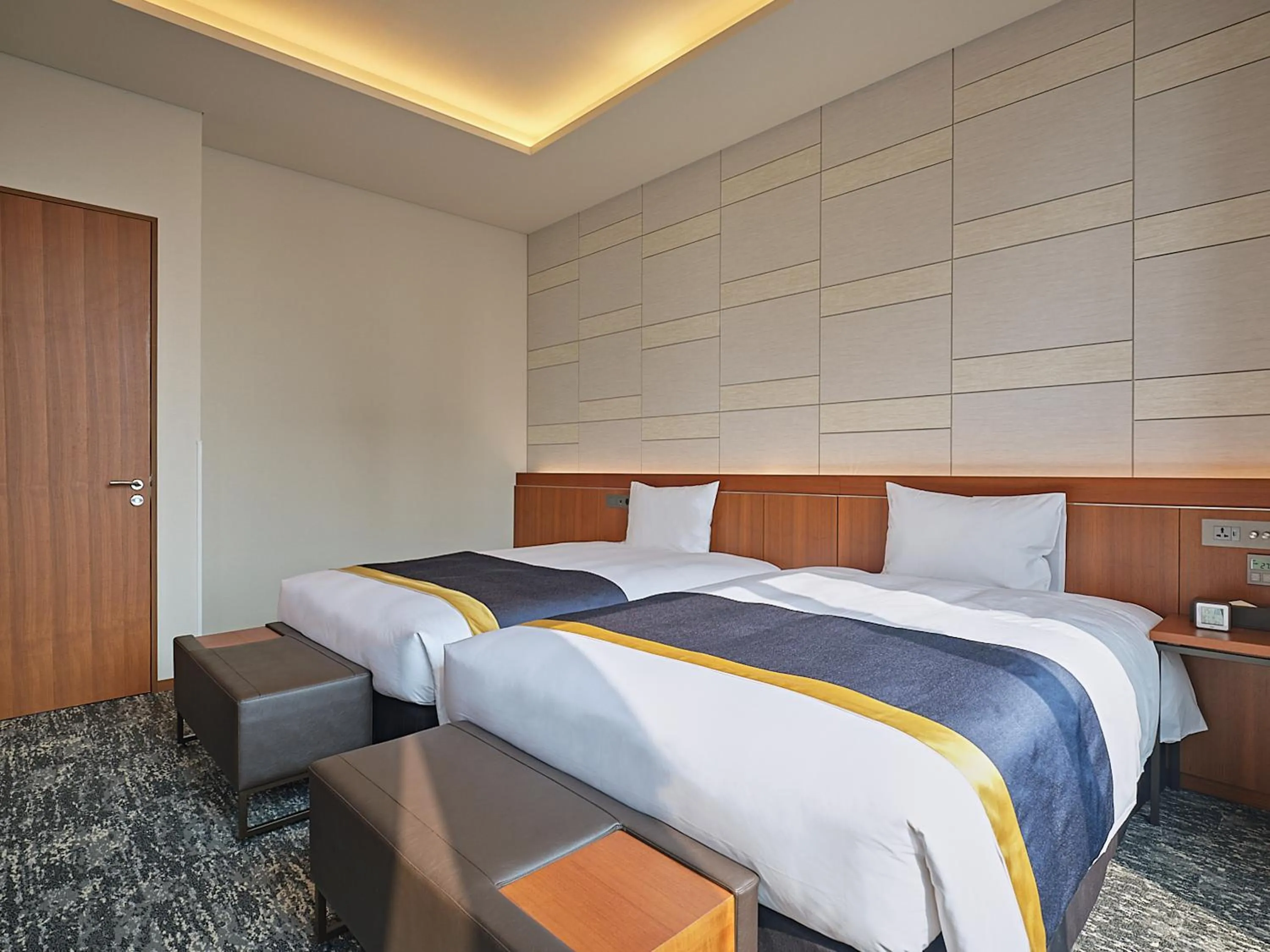 Bed in Roynet Hotel Seoul Mapo