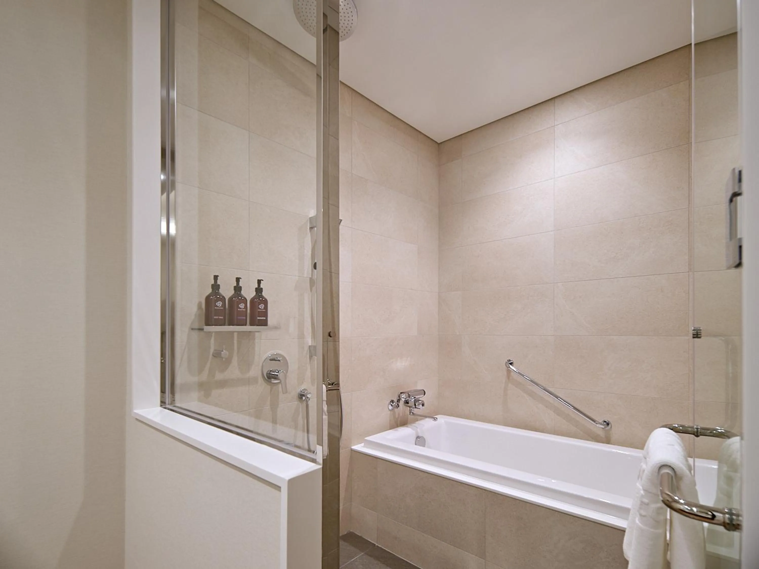 Bathroom in Roynet Hotel Seoul Mapo