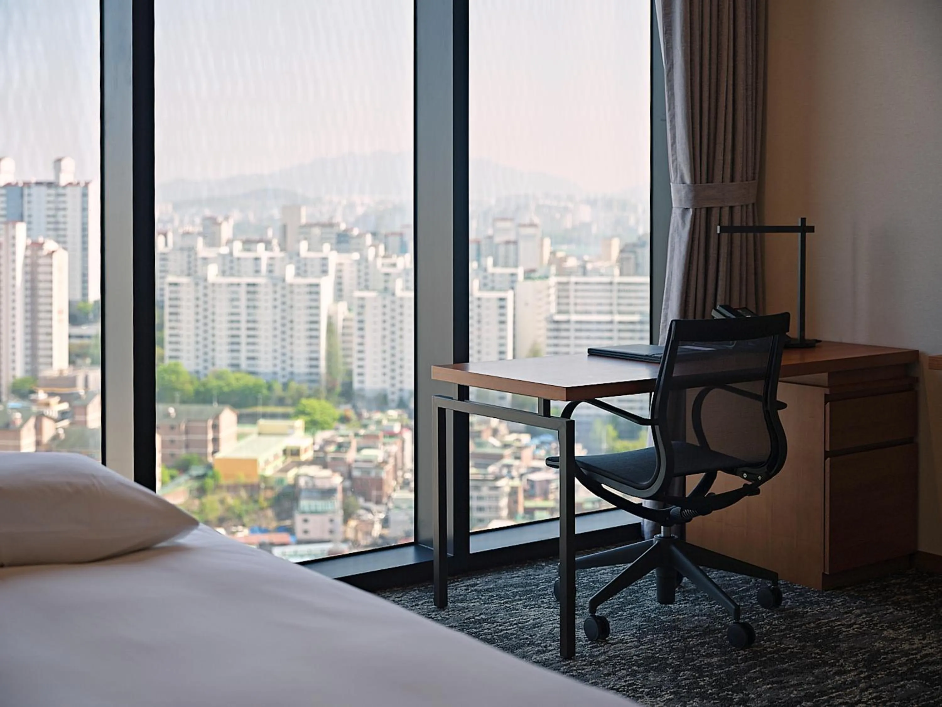 Street view, Bed in Roynet Hotel Seoul Mapo