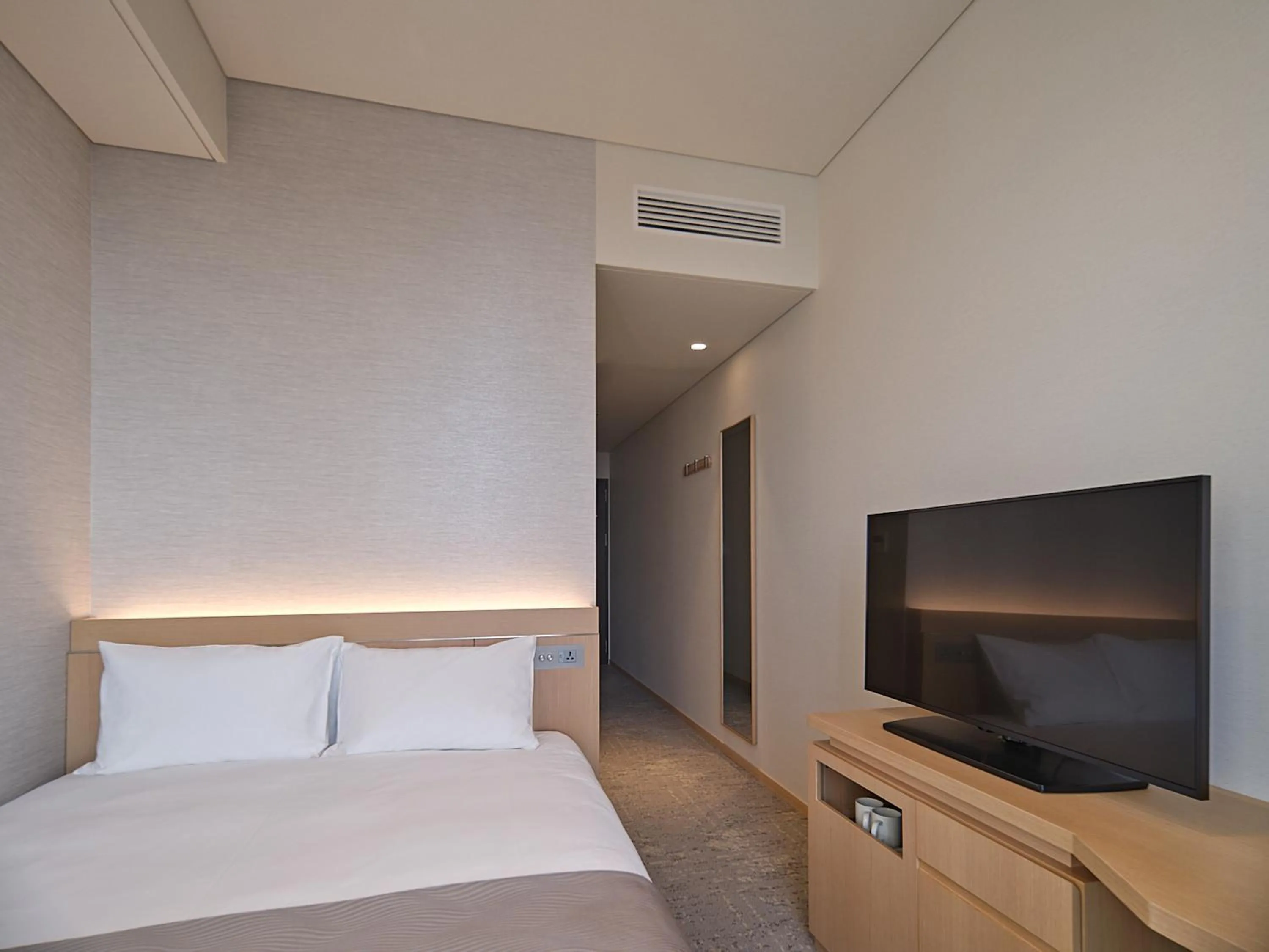 Bed in Roynet Hotel Seoul Mapo