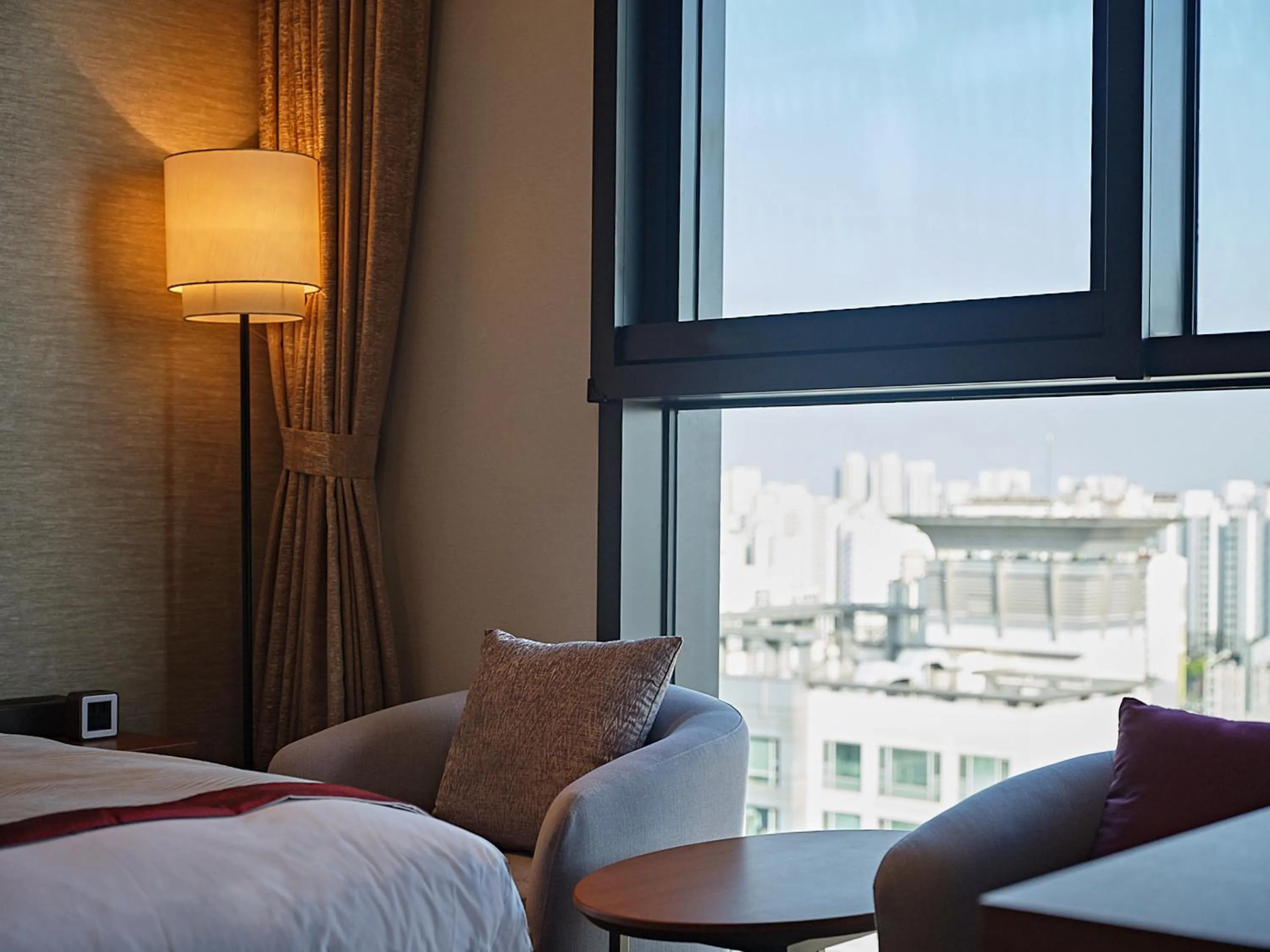 Bed in Roynet Hotel Seoul Mapo