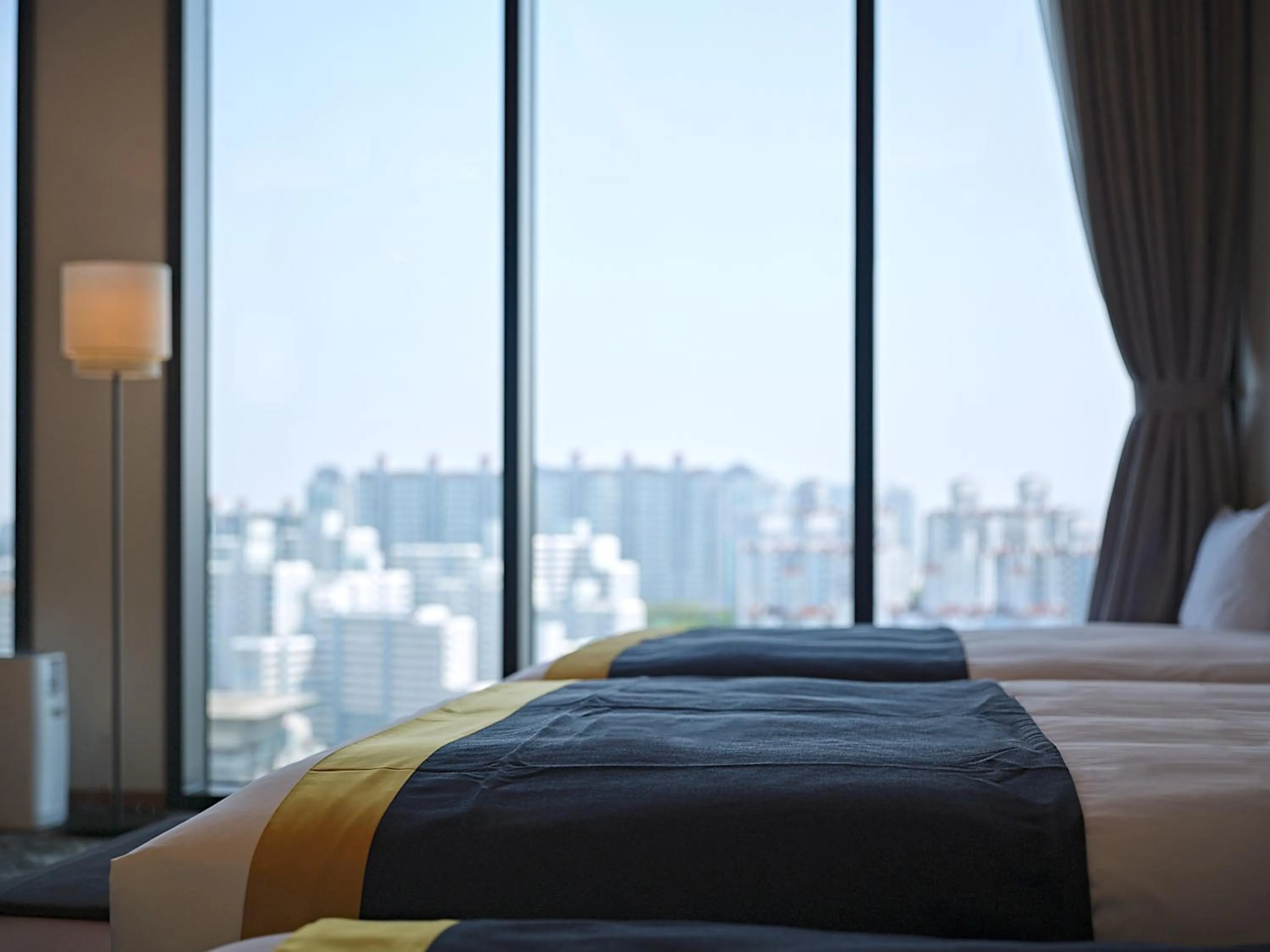 City view, Bed in Roynet Hotel Seoul Mapo