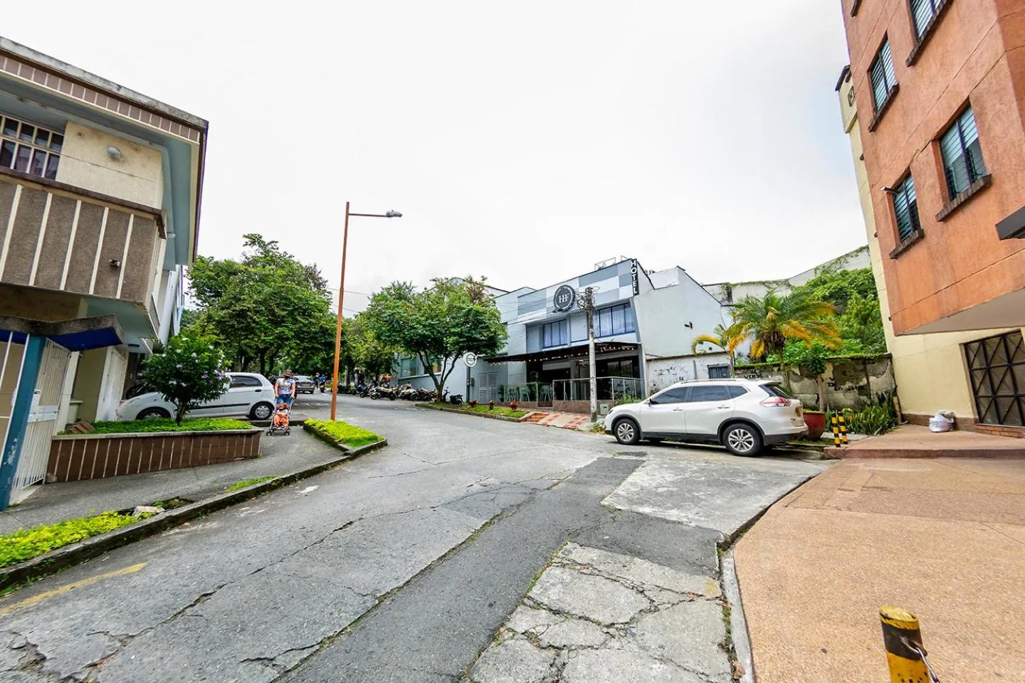 Property building in Ayenda Fundadores 1906