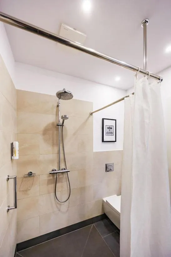 Bathroom in Airporthotel Berlin-Adlershof