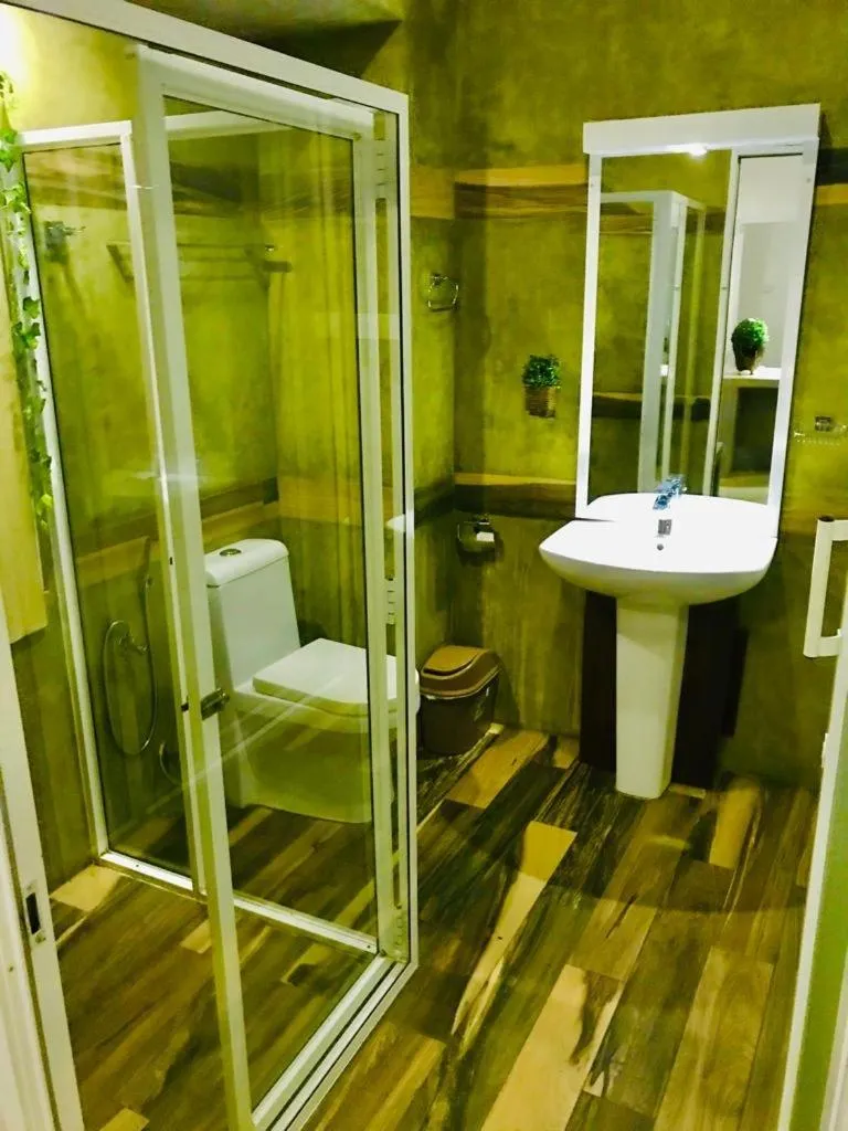 Bedroom in 8 Plus Motels