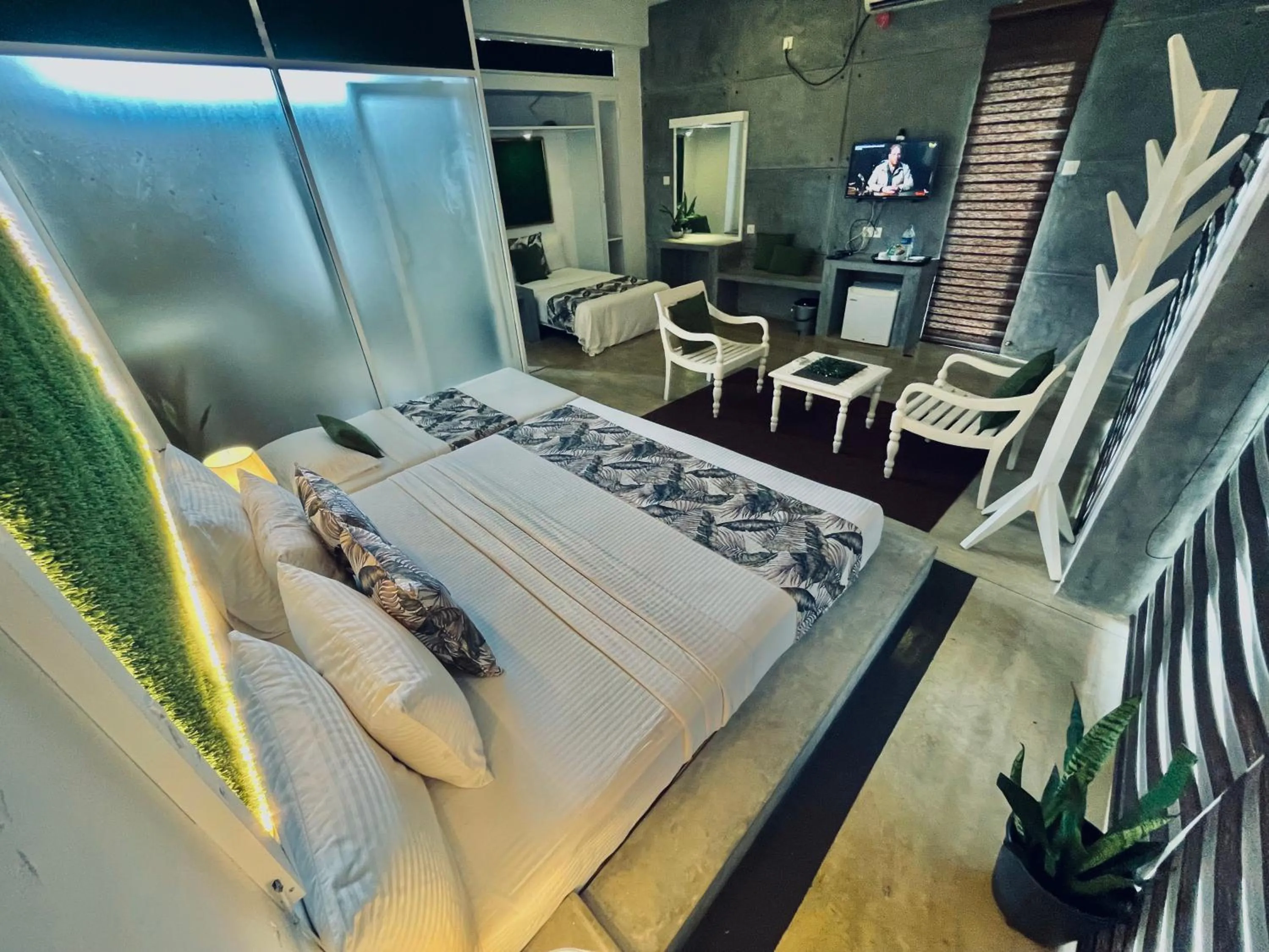 Bed in 8 Plus Motels