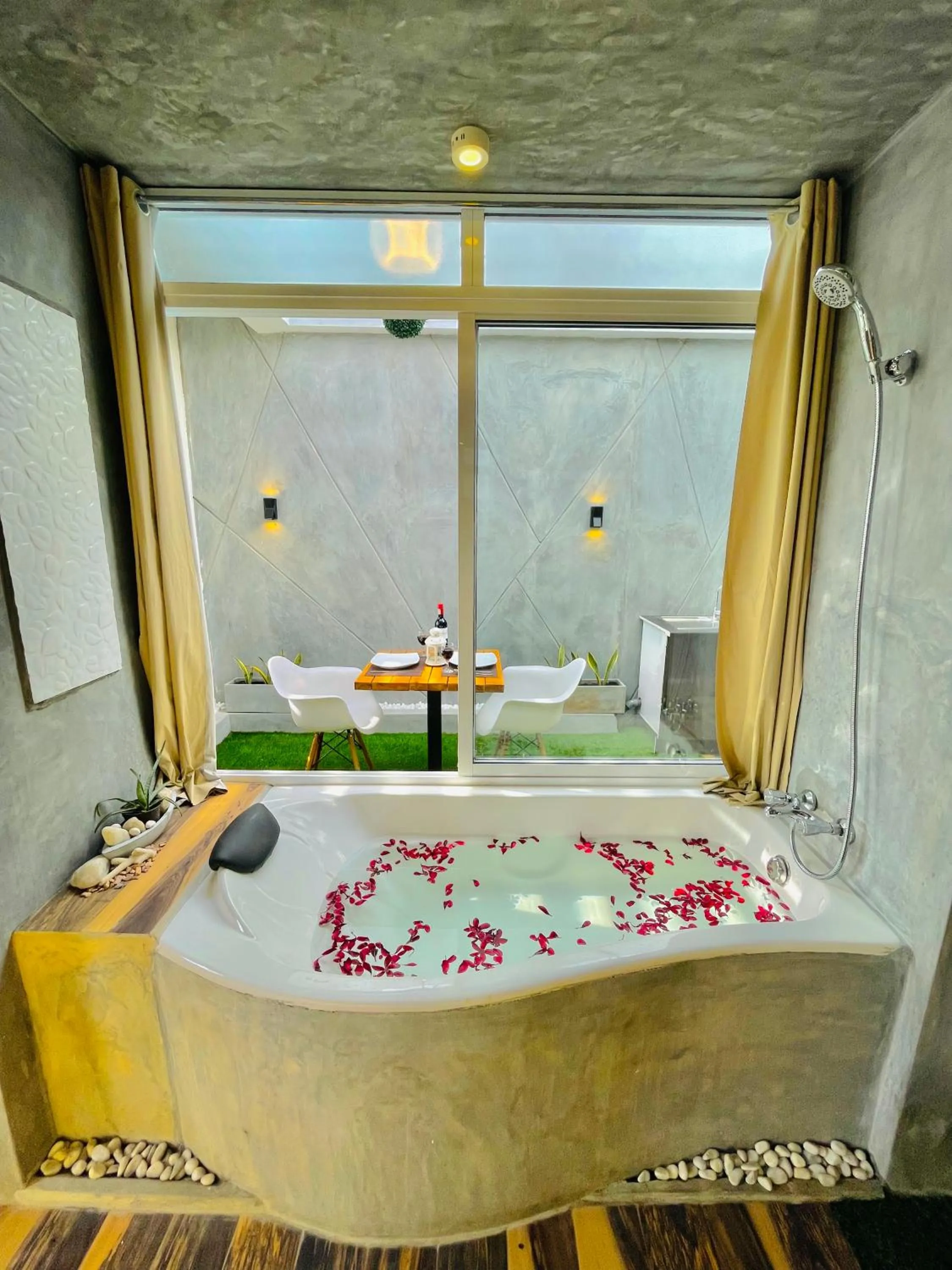 Bathroom, Bed in 8 Plus Motels