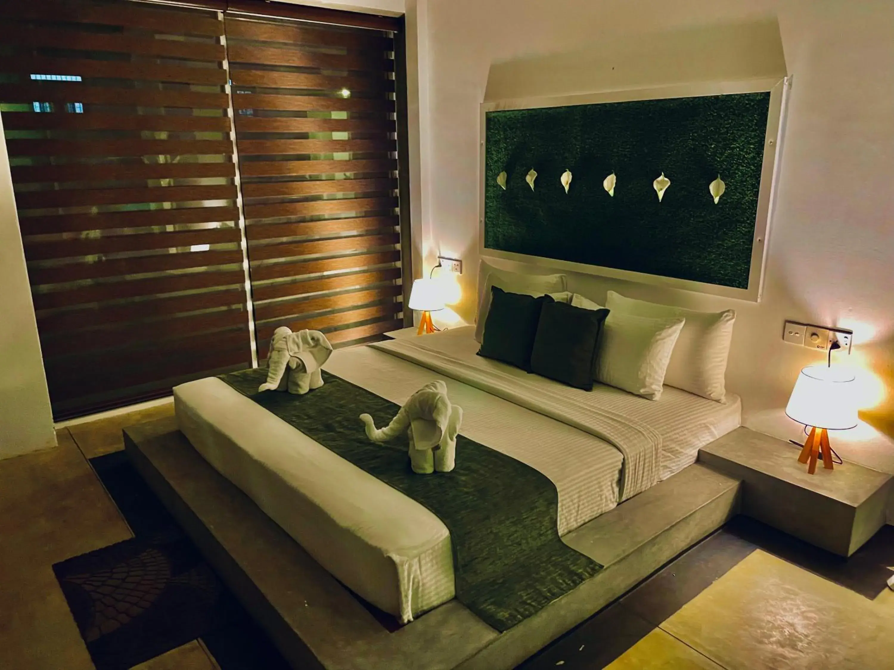 Superior Queen Room in 8 Plus Motels Superior Queen Room in 8 Plus Motels