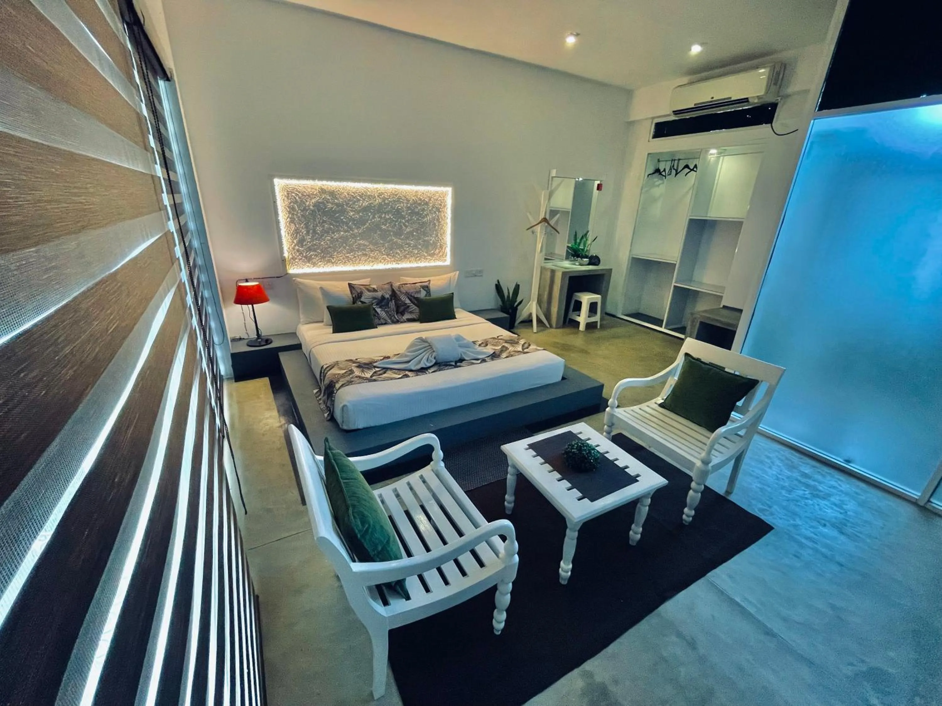 Bed in 8 Plus Motels